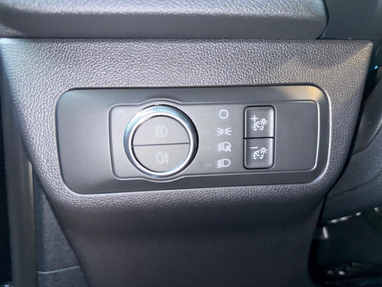 FORD Titanium X + Fahrer-Assistenz-Pkt. FORD Titanium X + Fahrer-Assistenz-Pkt.