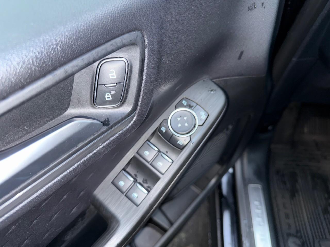 FORD Titanium X + Fahrer-Assistenz-Pkt. FORD Titanium X + Fahrer-Assistenz-Pkt.