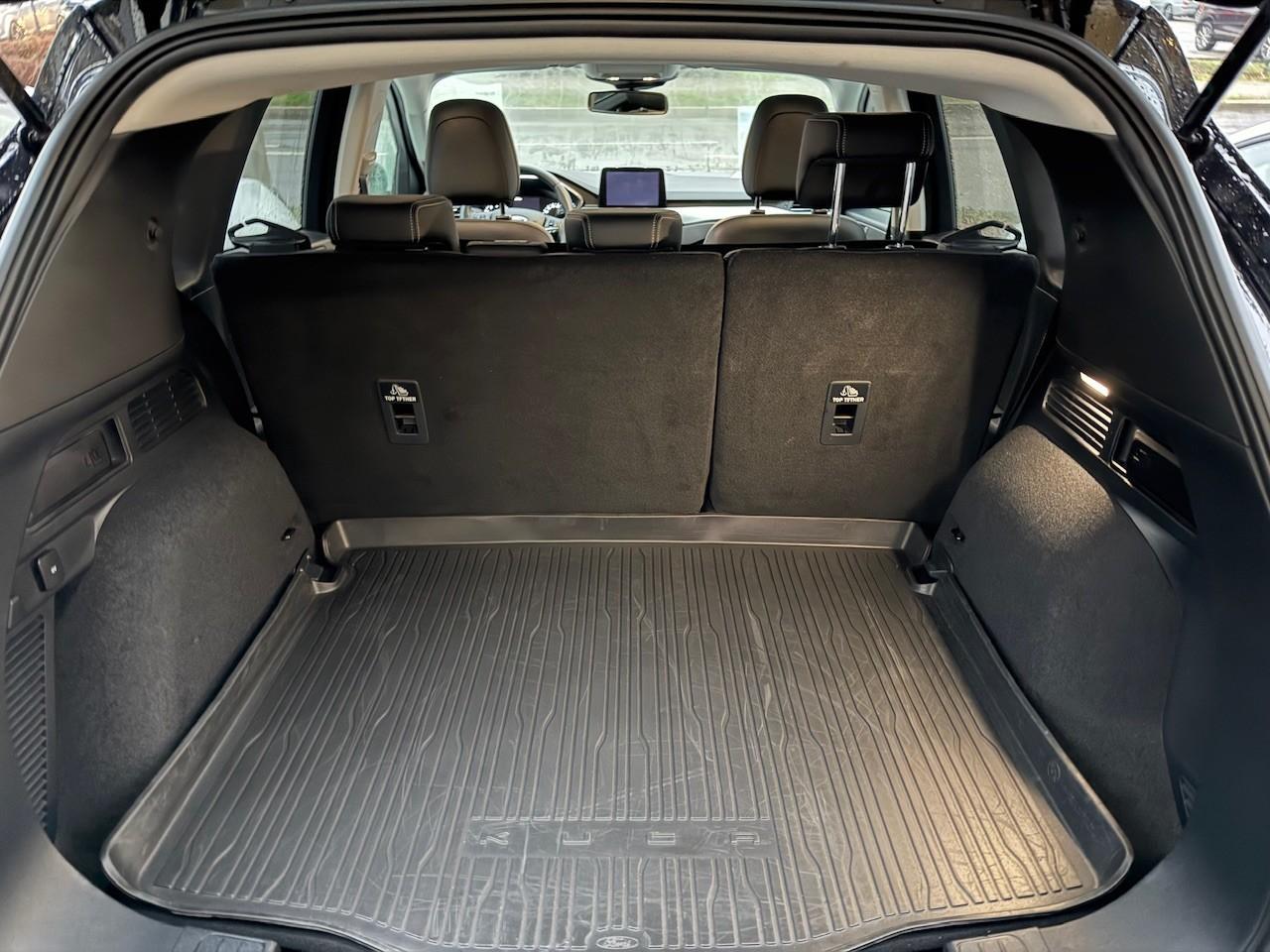 FORD Titanium X + Fahrer-Assistenz-Pkt. FORD Titanium X + Fahrer-Assistenz-Pkt.