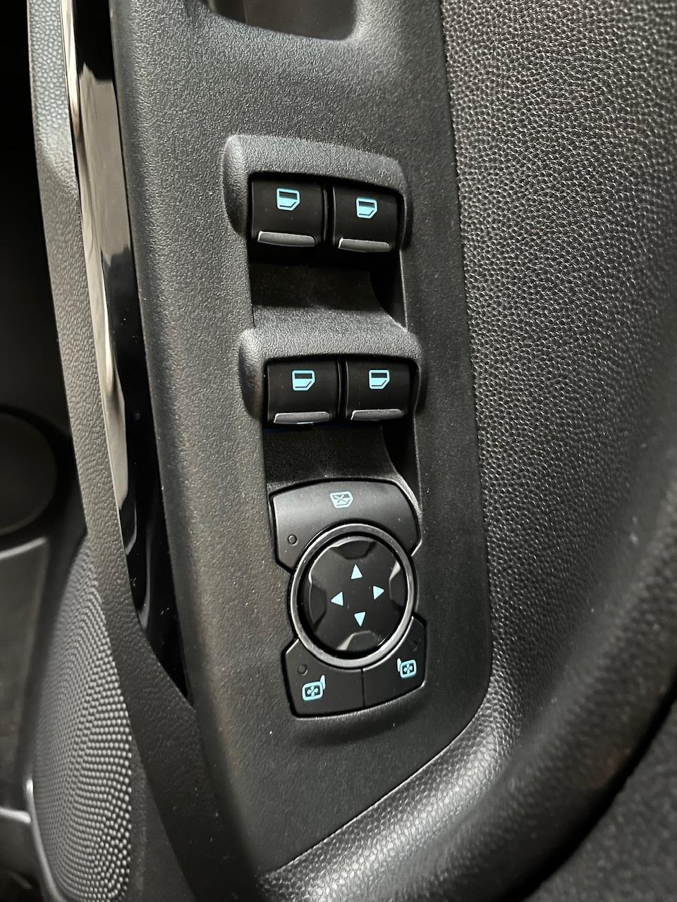 FORD TITANIUM 1.0l 125PS FORD TITANIUM 1.0l 125PS