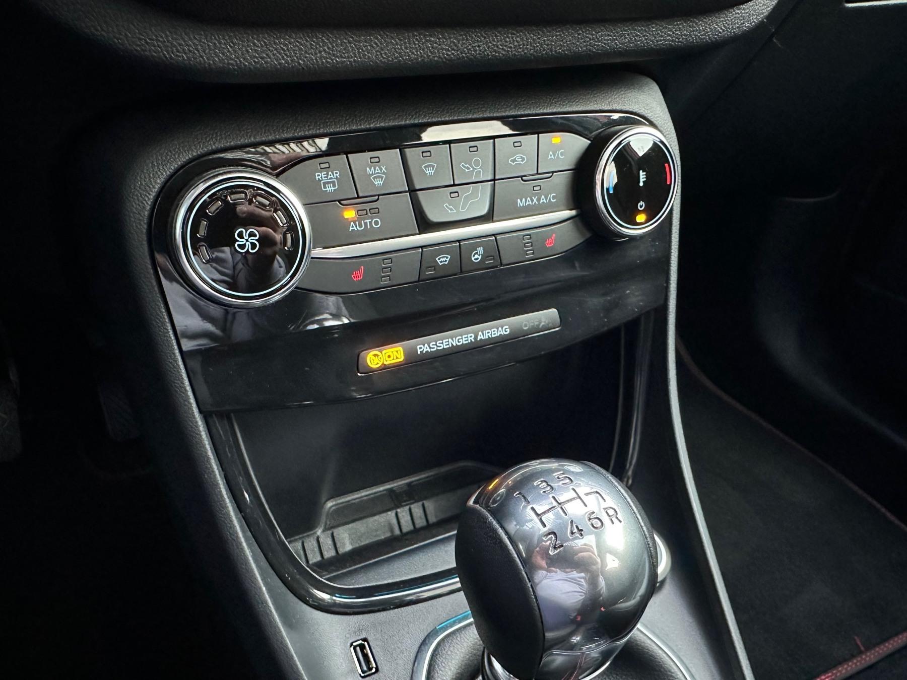 FORD ST-Line X, Panorama, LED, 19 FORD ST-Line X, Panorama, LED, 19