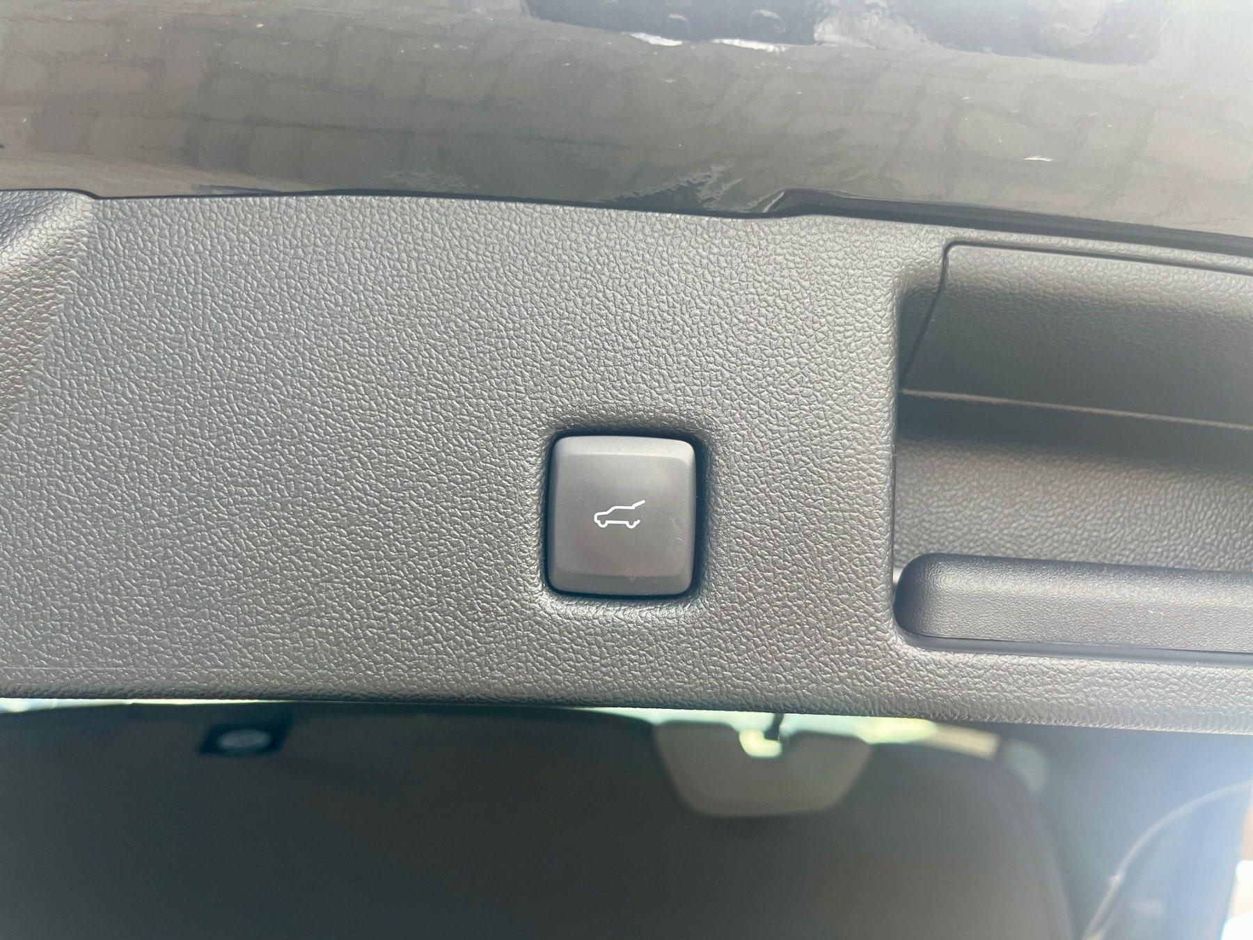 FORD 2.5 Duratec Plug-in-Hybrid PHEV Titanium FORD 2.5 Duratec Plug-in-Hybrid PHEV Titanium