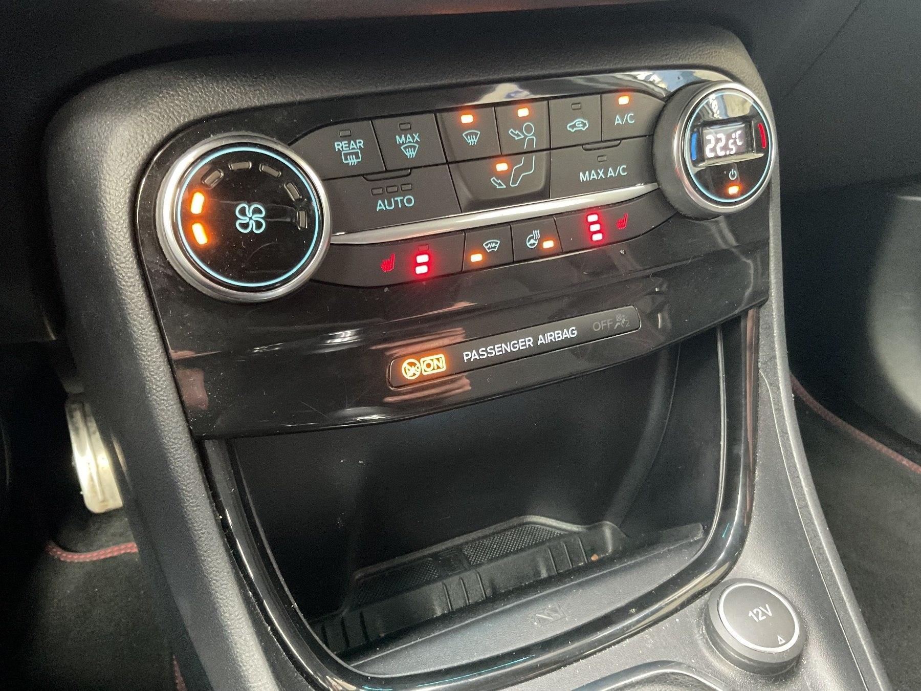 FORD ST-Line MHEV *LED*GRA*PDC*SHZ*Ke*NAVI*LM* FORD ST-Line MHEV *LED*GRA*PDC*SHZ*Ke*NAVI*LM*