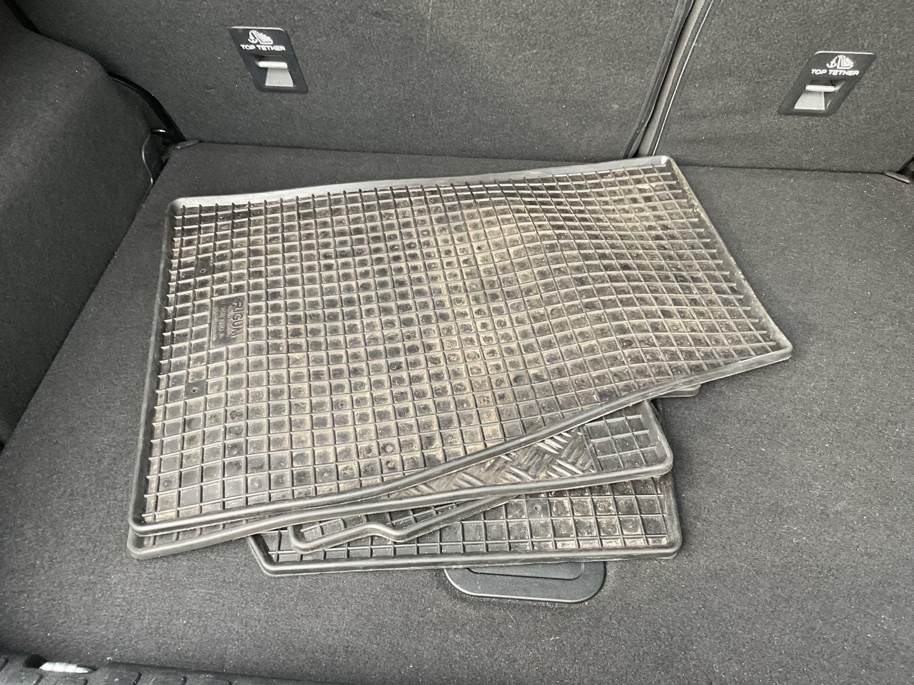 FORD ST-Line MHEV *LED*GRA*PDC*SHZ*Ke*NAVI*LM* FORD ST-Line MHEV *LED*GRA*PDC*SHZ*Ke*NAVI*LM*