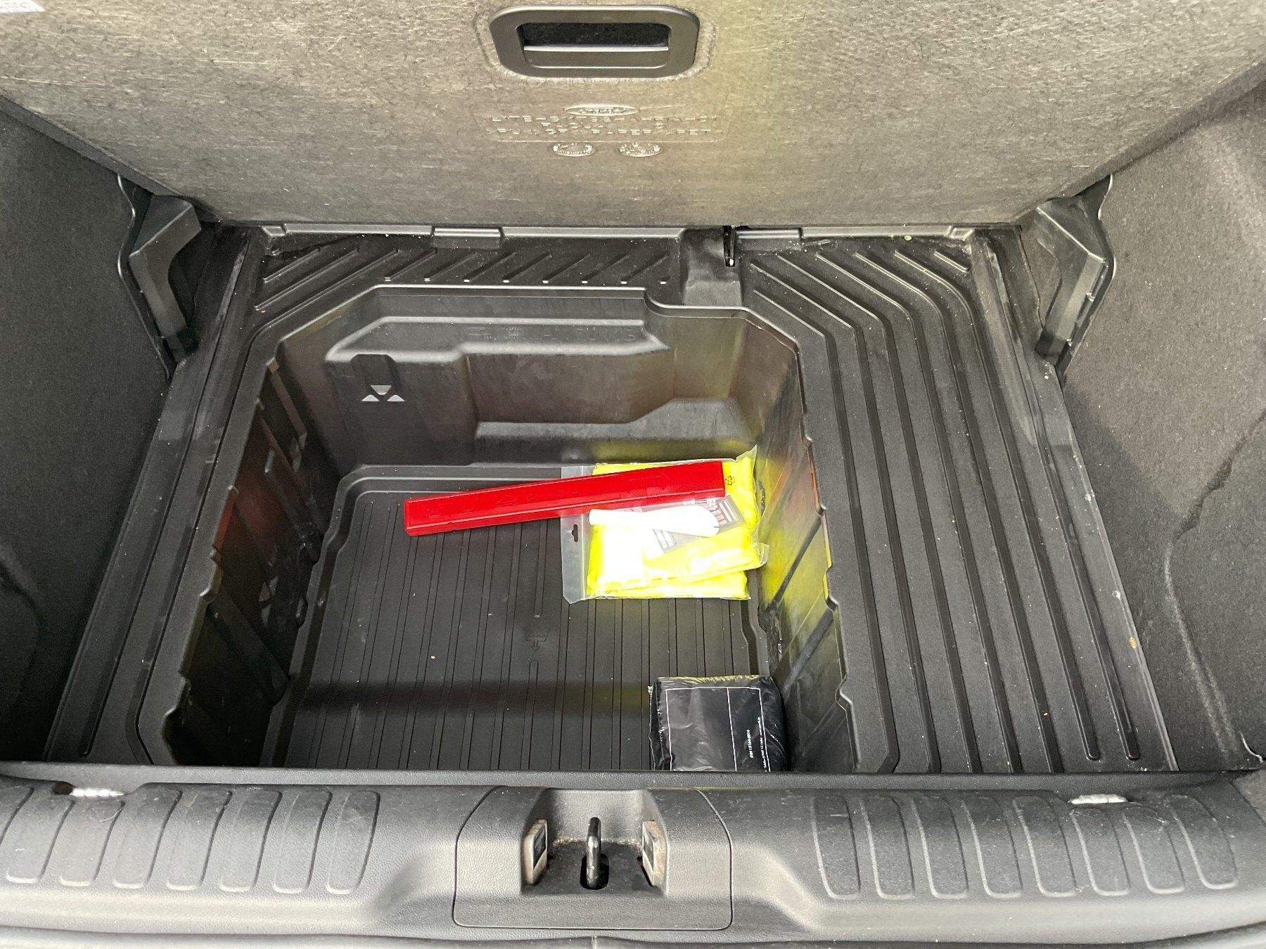 FORD ST-Line MHEV *LED*GRA*PDC*SHZ*Ke*NAVI*LM* FORD ST-Line MHEV *LED*GRA*PDC*SHZ*Ke*NAVI*LM*