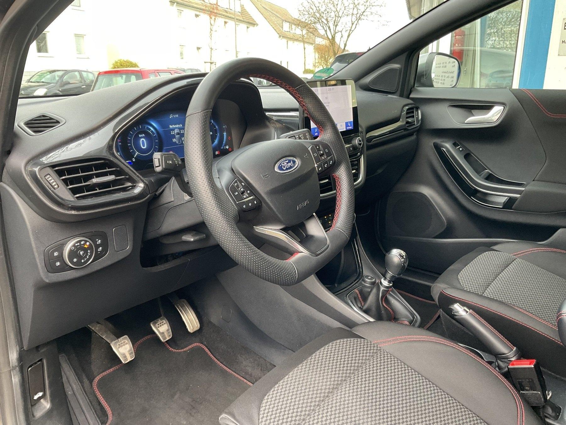 FORD ST-Line MHEV *LED*GRA*PDC*SHZ*Ke*NAVI*LM* FORD ST-Line MHEV *LED*GRA*PDC*SHZ*Ke*NAVI*LM*