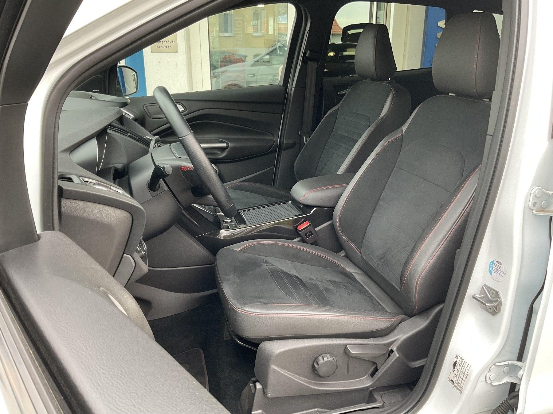 FORD ST-Line *GJR*SHZ*RFK*PDC*Xenon*NAVI*Ke*CD* FORD ST-Line *GJR*SHZ*RFK*PDC*Xenon*NAVI*Ke*CD*