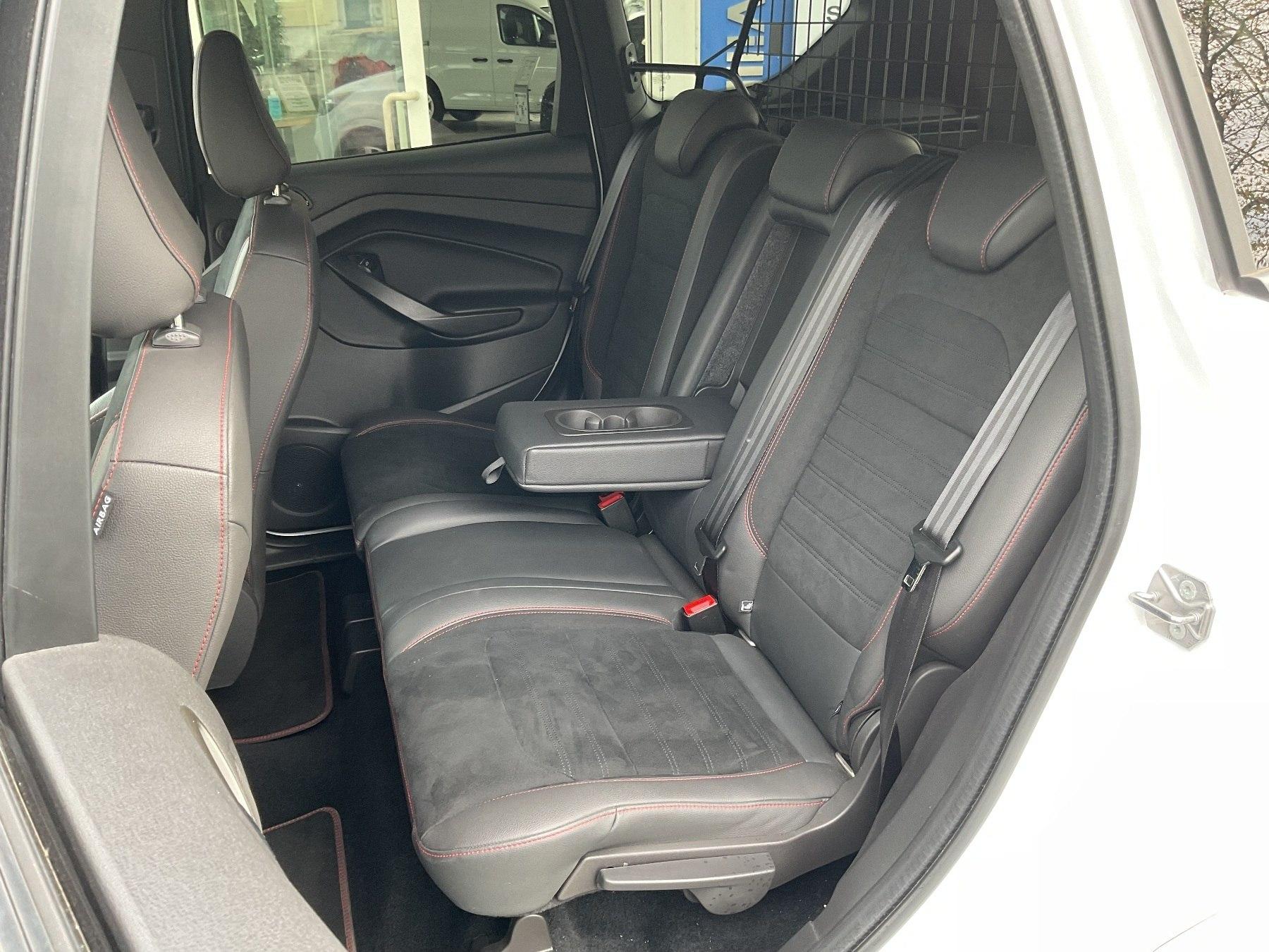 FORD ST-Line *GJR*SHZ*RFK*PDC*Xenon*NAVI*Ke*CD* FORD ST-Line *GJR*SHZ*RFK*PDC*Xenon*NAVI*Ke*CD*