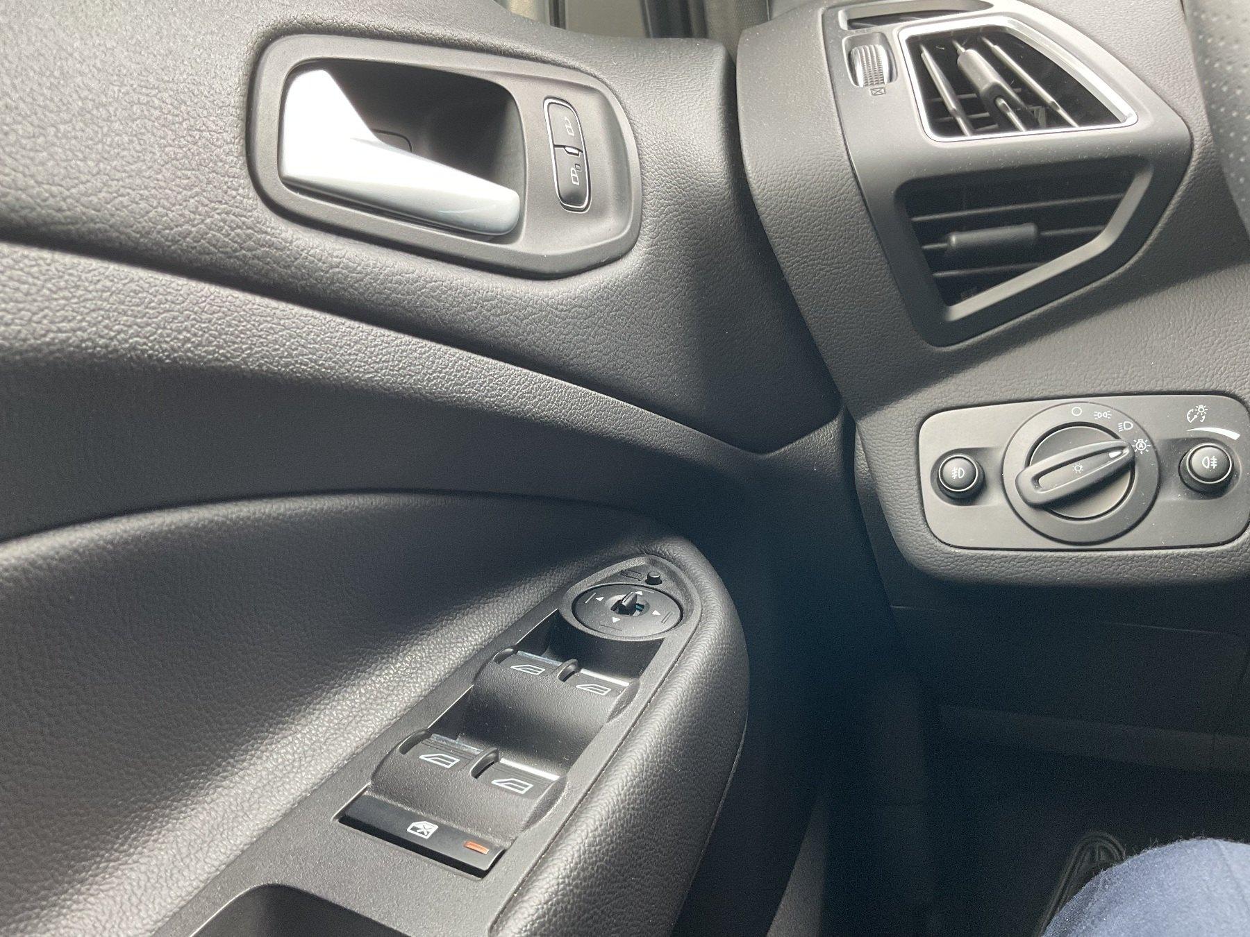 FORD ST-Line *GJR*SHZ*RFK*PDC*Xenon*NAVI*Ke*CD* FORD ST-Line *GJR*SHZ*RFK*PDC*Xenon*NAVI*Ke*CD*