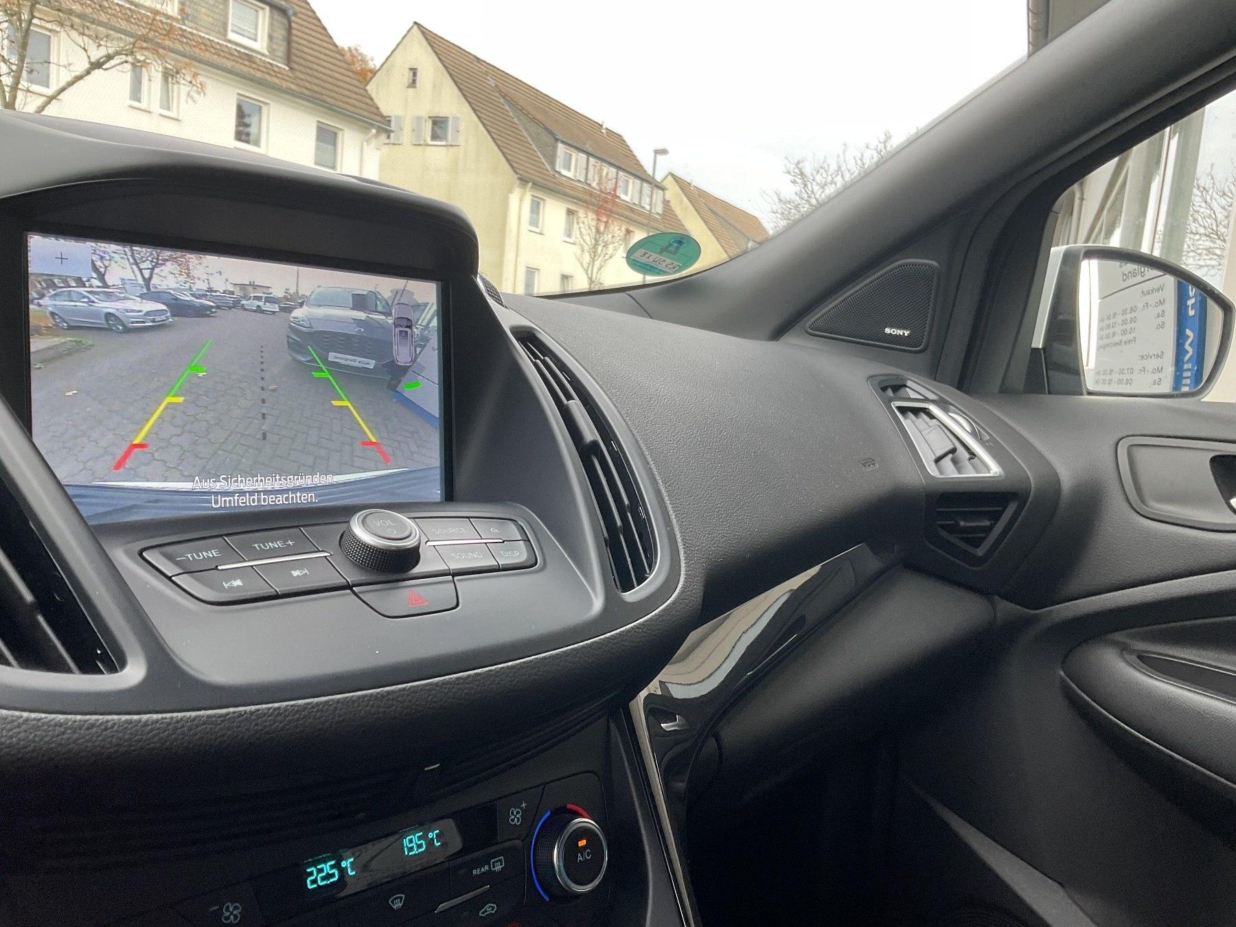 FORD ST-Line *GJR*SHZ*RFK*PDC*Xenon*NAVI*Ke*CD* FORD ST-Line *GJR*SHZ*RFK*PDC*Xenon*NAVI*Ke*CD*