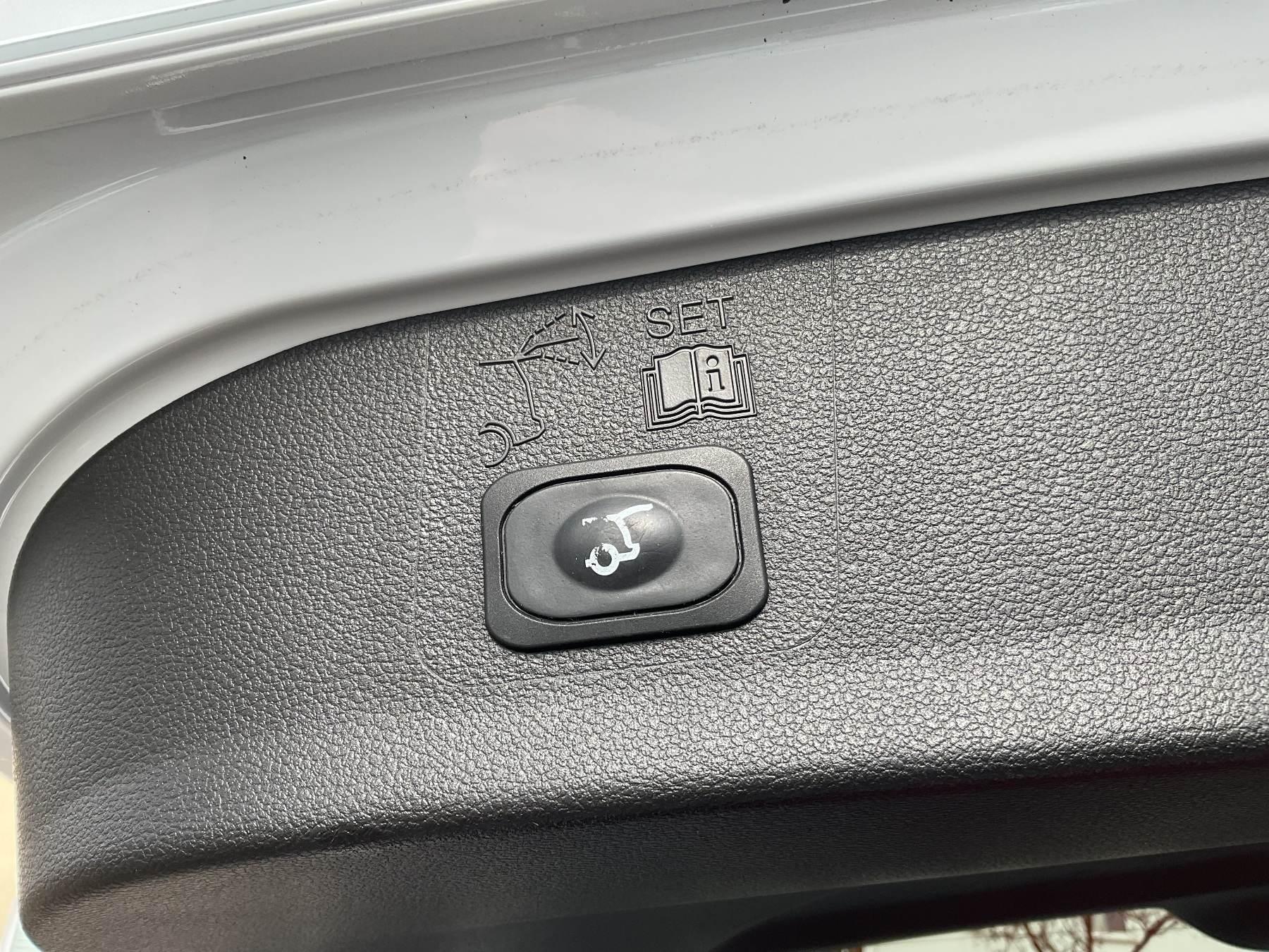 FORD ST-Line *GJR*SHZ*RFK*PDC*Xenon*NAVI*Ke*CD* FORD ST-Line *GJR*SHZ*RFK*PDC*Xenon*NAVI*Ke*CD*