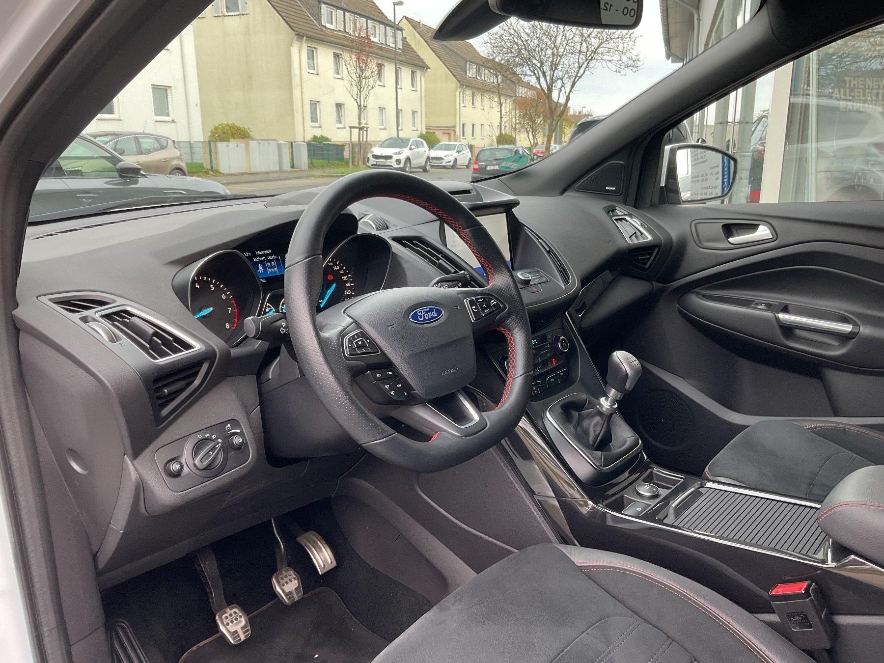 FORD ST-Line *GJR*SHZ*RFK*PDC*Xenon*NAVI*Ke*CD* FORD ST-Line *GJR*SHZ*RFK*PDC*Xenon*NAVI*Ke*CD*