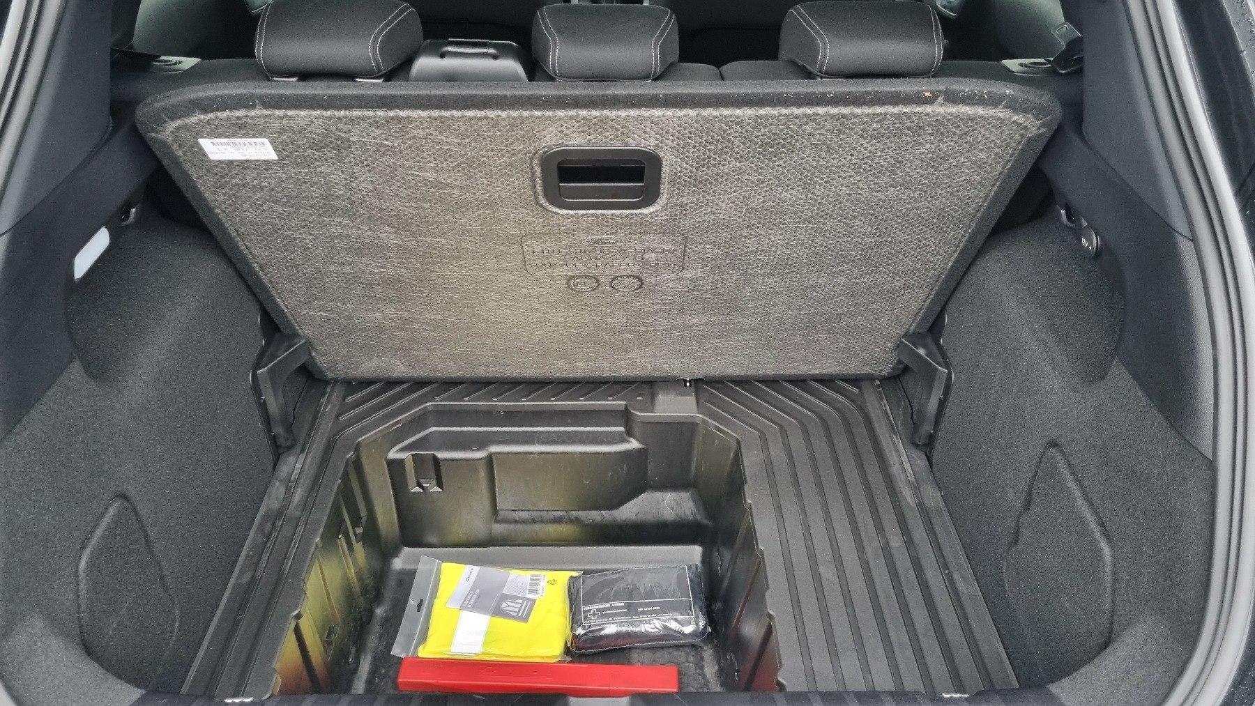 FORD TITANIUM 5D 1.0T 125 MHEV M6 FWD FORD TITANIUM 5D 1.0T 125 MHEV M6 FWD