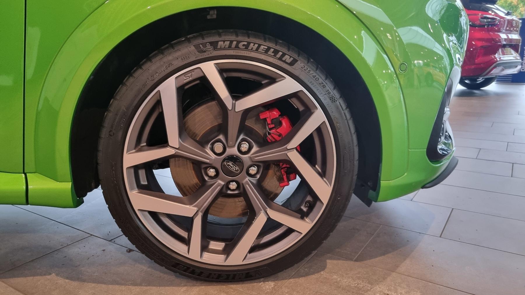 FORD ST X 1.5L 200PS M6 FWD FORD ST X 1.5L 200PS M6 FWD