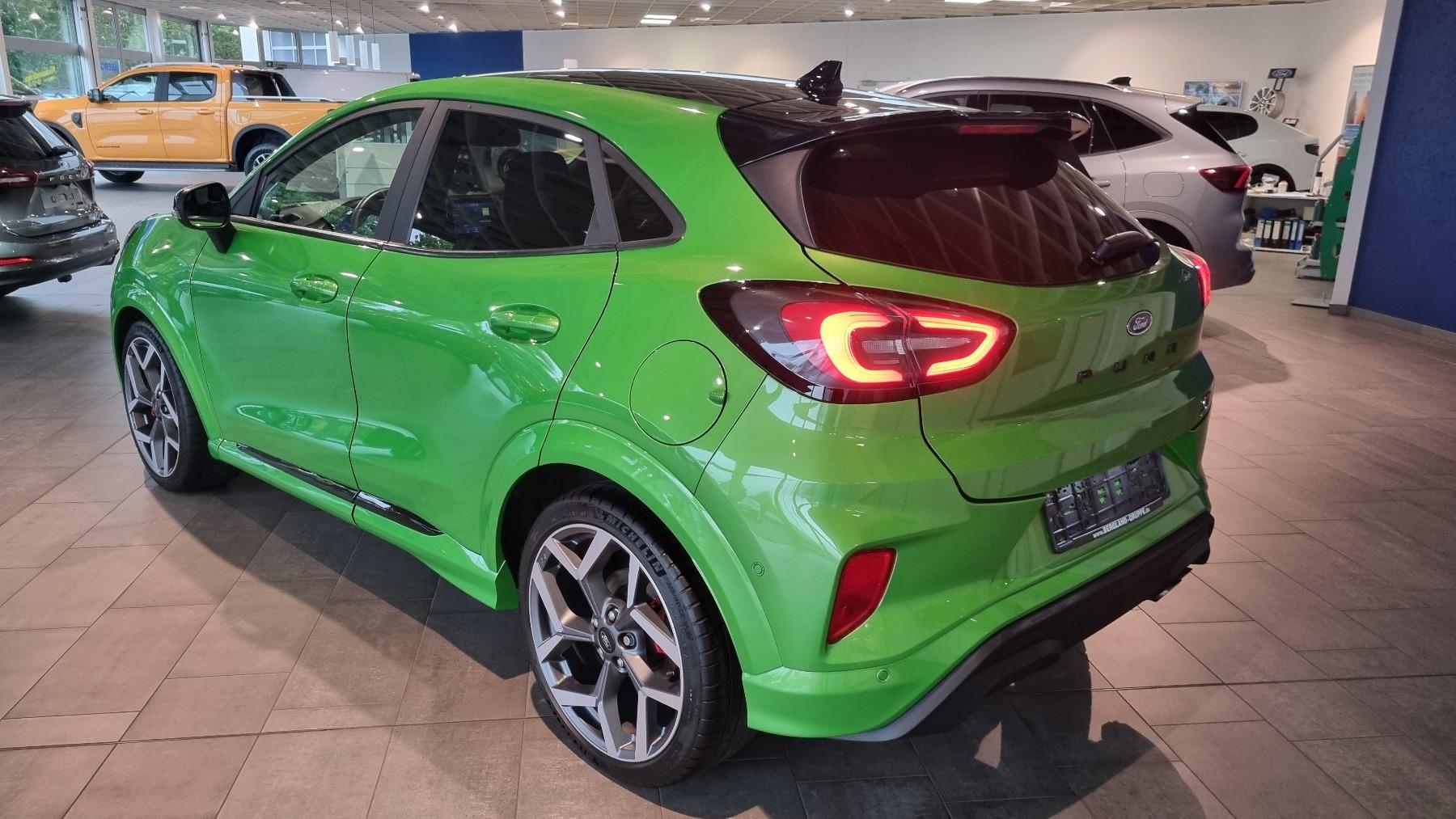 FORD ST X 1.5L 200PS M6 FWD FORD ST X 1.5L 200PS M6 FWD