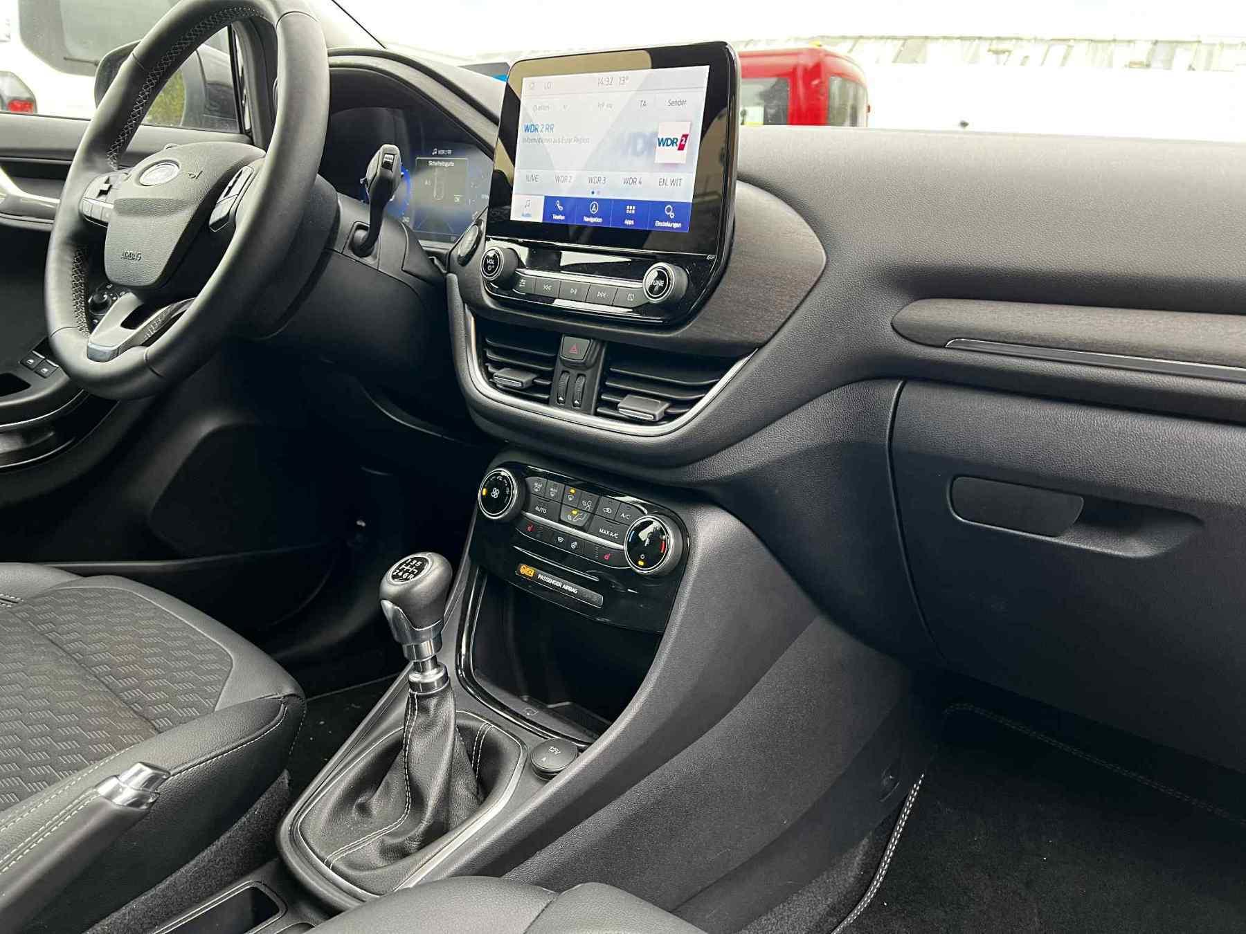 FORD Titanium X FORD Titanium X