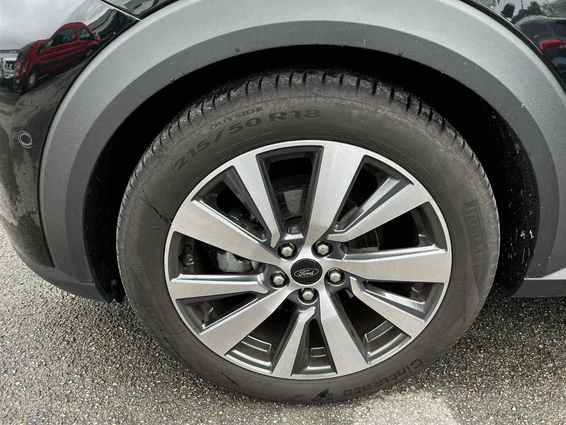 FORD Titanium X FORD Titanium X