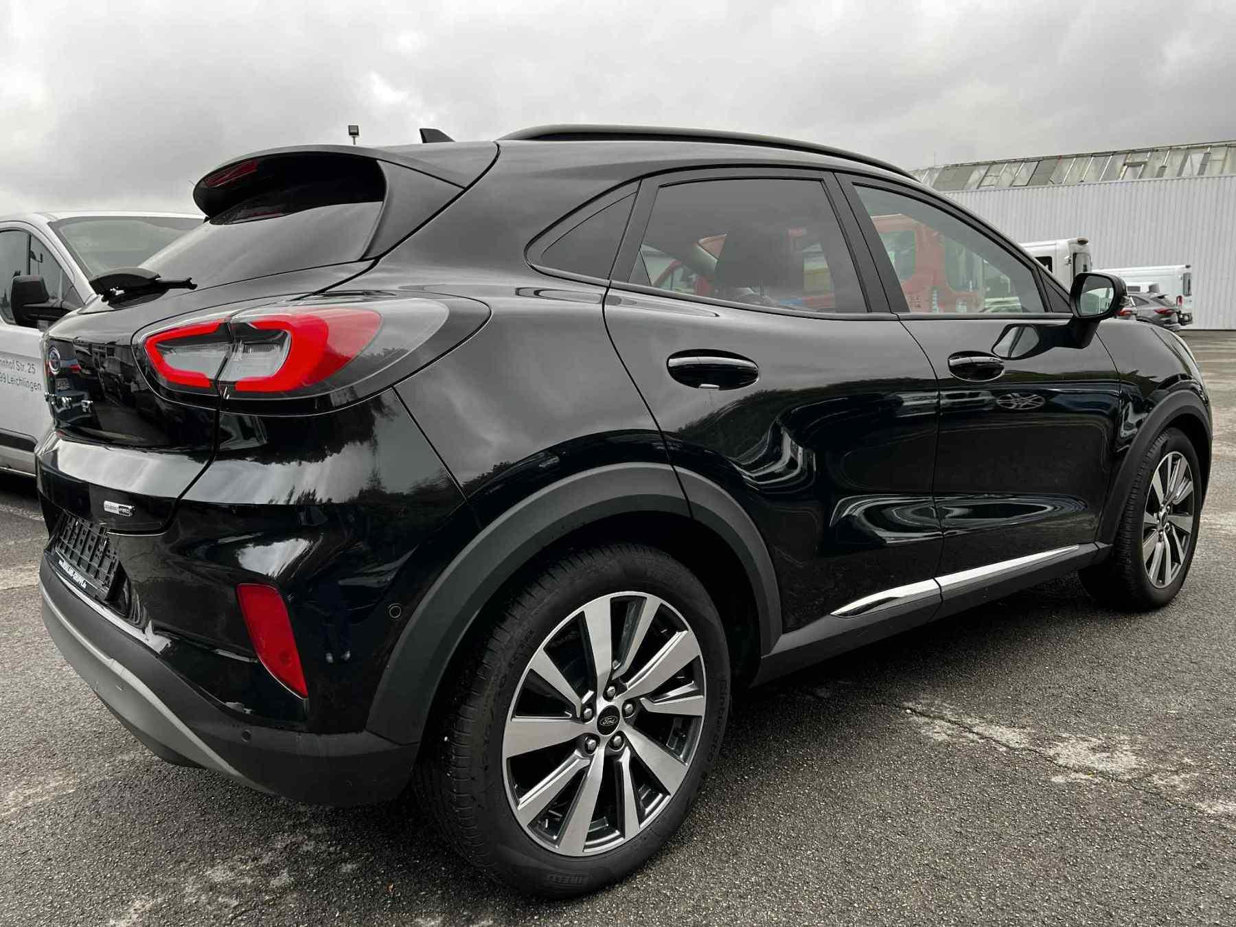 FORD Titanium X FORD Titanium X