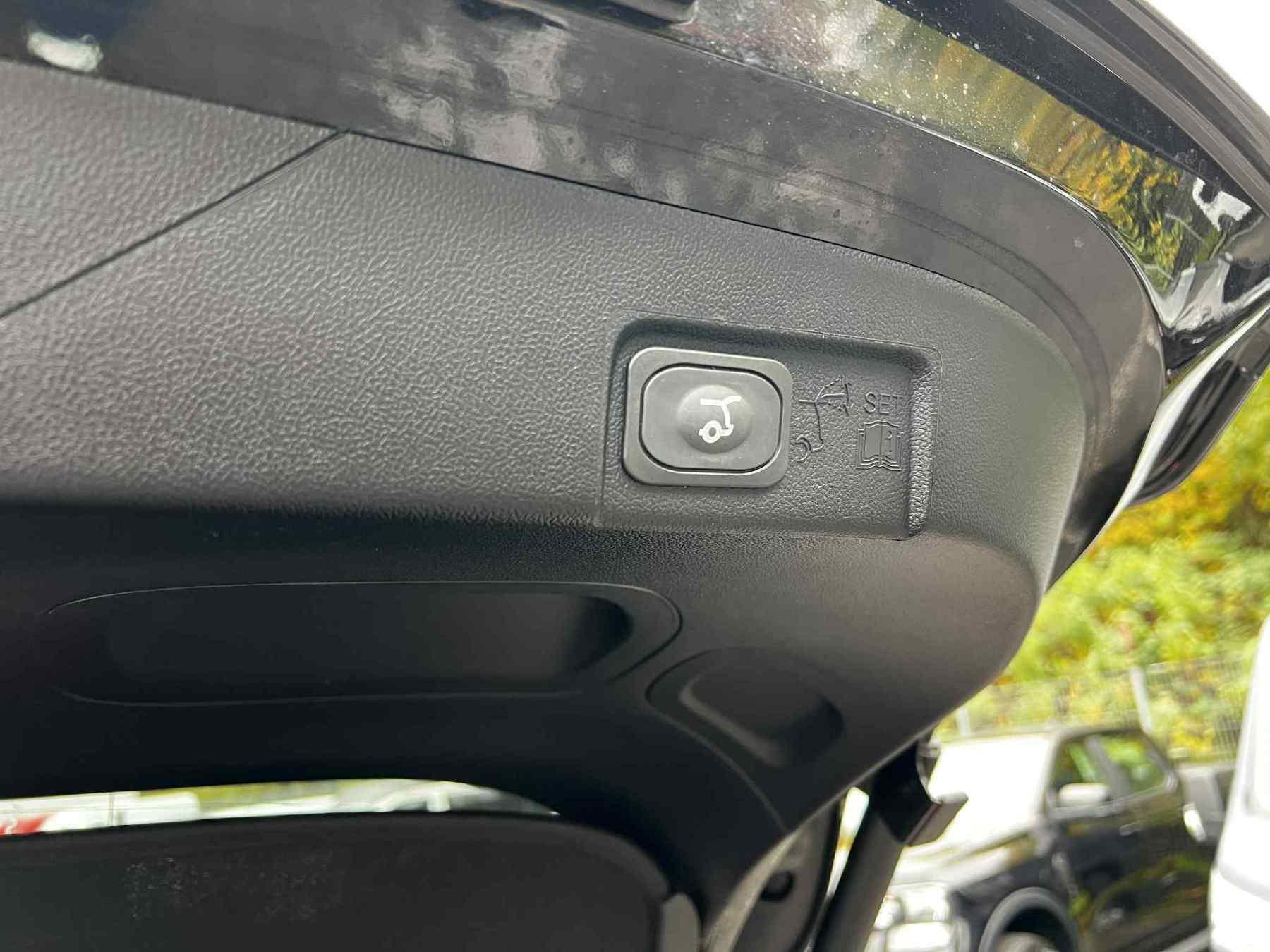 FORD Titanium X FORD Titanium X