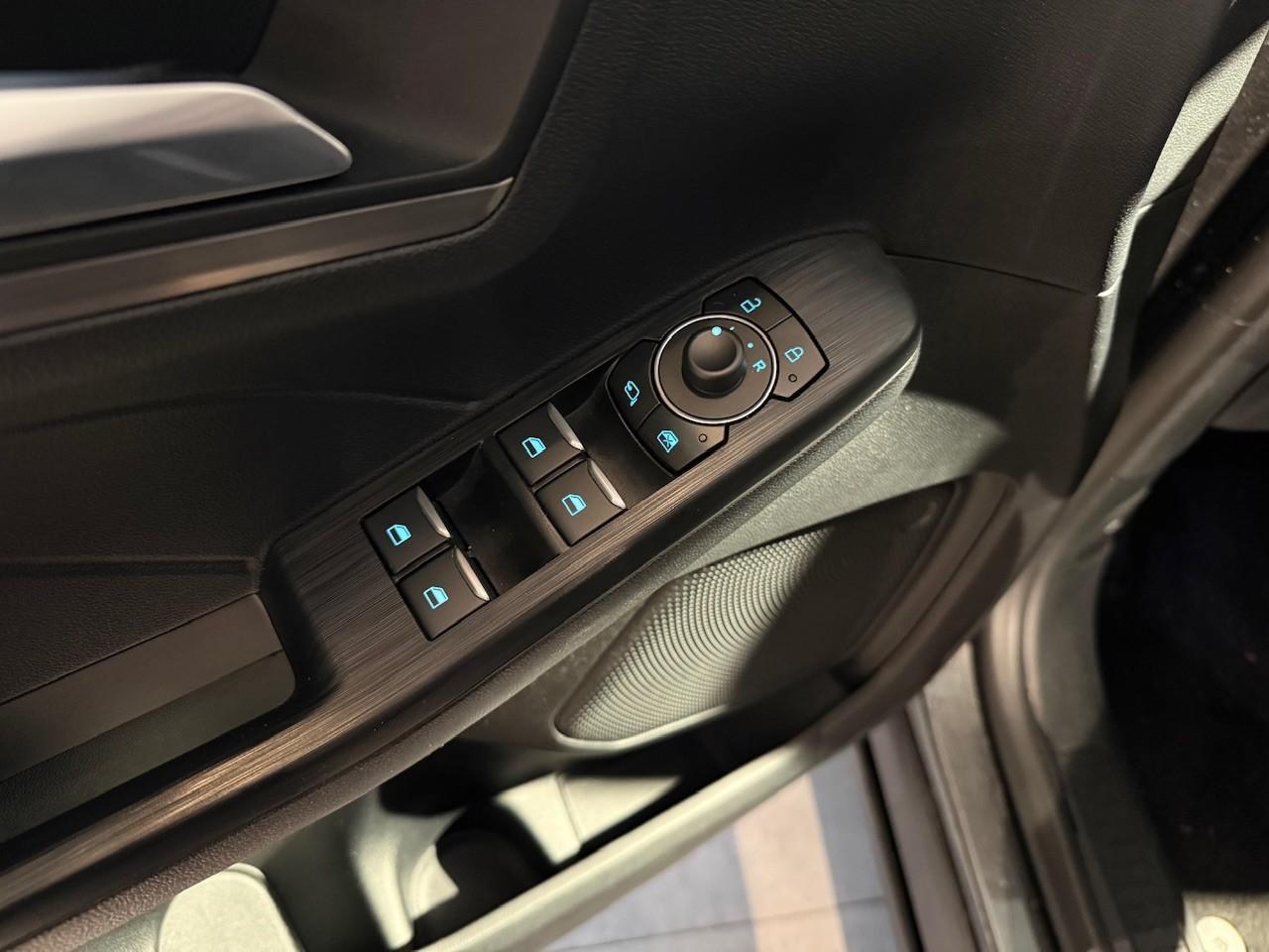 FORD TITANIUM 2.0l ECOBLUE 120PS Automatik FORD TITANIUM 2.0l ECOBLUE 120PS Automatik