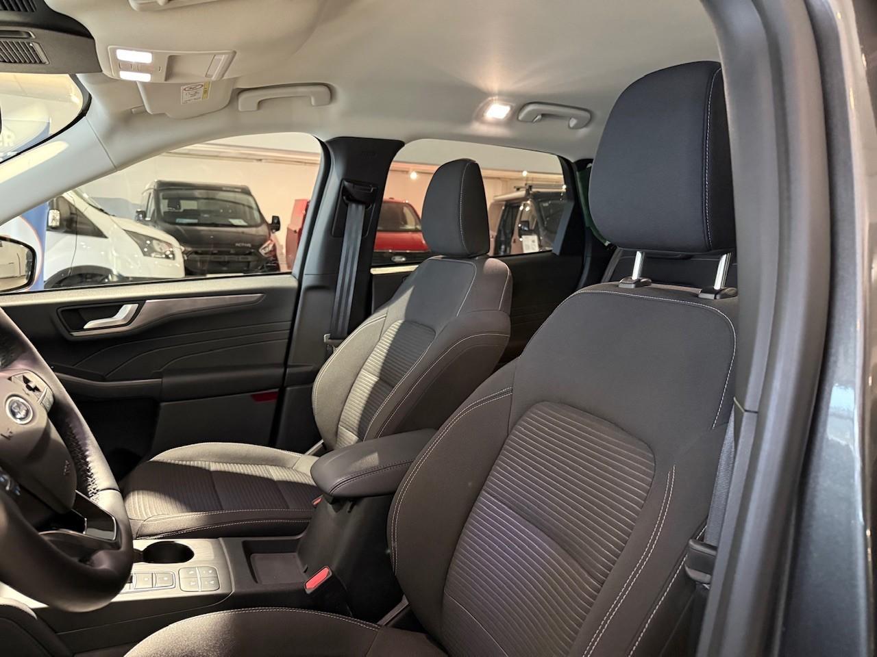 FORD TITANIUM 2.0l ECOBLUE 120PS Automatik FORD TITANIUM 2.0l ECOBLUE 120PS Automatik