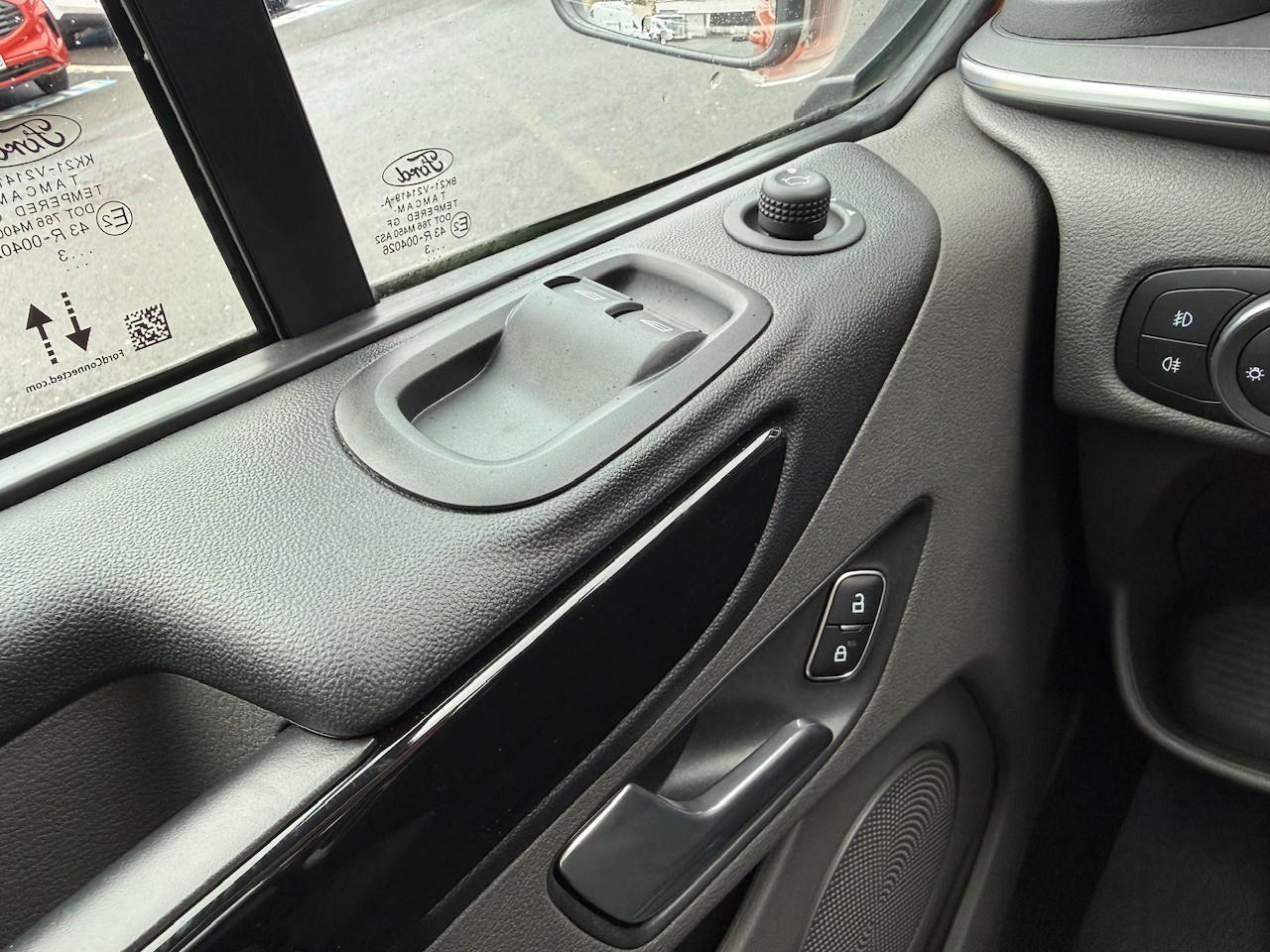 FORD 320L1 LIMITED 150PS AUFSTELLDACH FORD 320L1 LIMITED 150PS AUFSTELLDACH