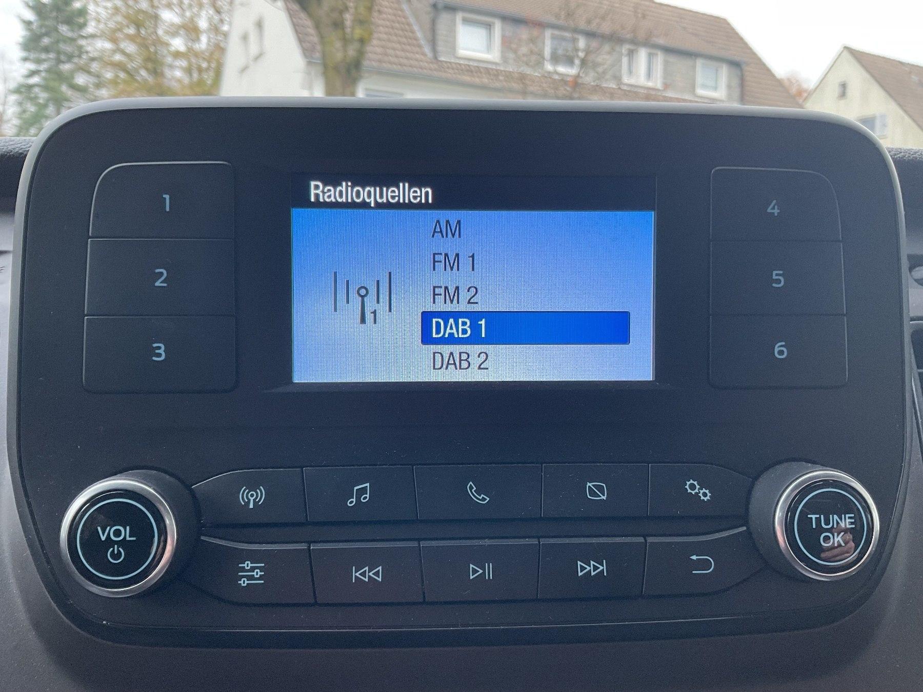 FORD 320L1 Kombi Trend 9-Sitzer AC*PDC FORD 320L1 Kombi Trend 9-Sitzer AC*PDC