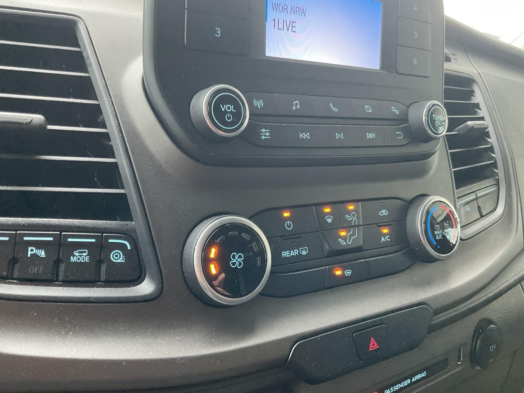 FORD 320L1 Kombi Trend 9-Sitzer AC*PDC FORD 320L1 Kombi Trend 9-Sitzer AC*PDC