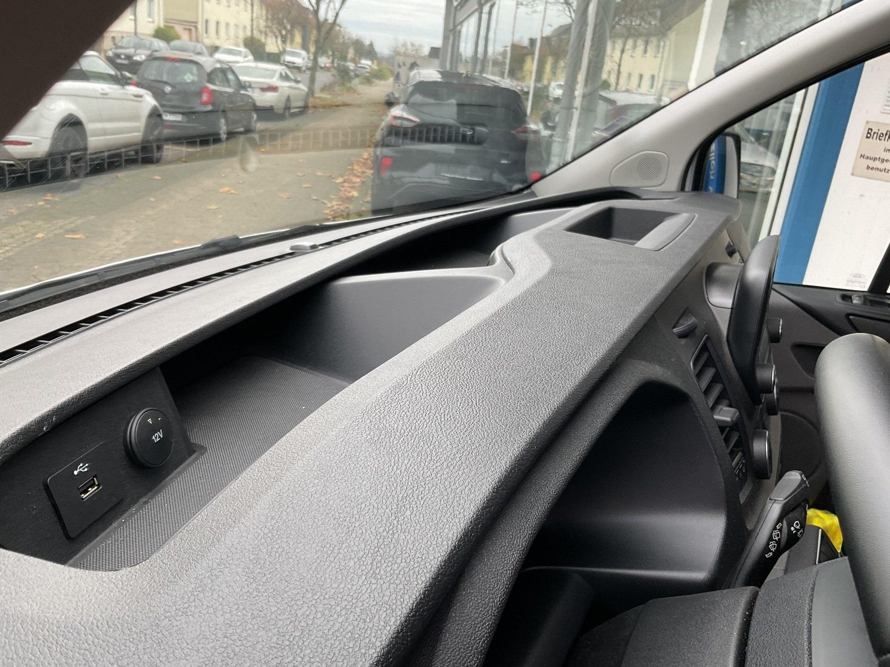 FORD 320L1 Kombi Trend 9-Sitzer AC*PDC FORD 320L1 Kombi Trend 9-Sitzer AC*PDC