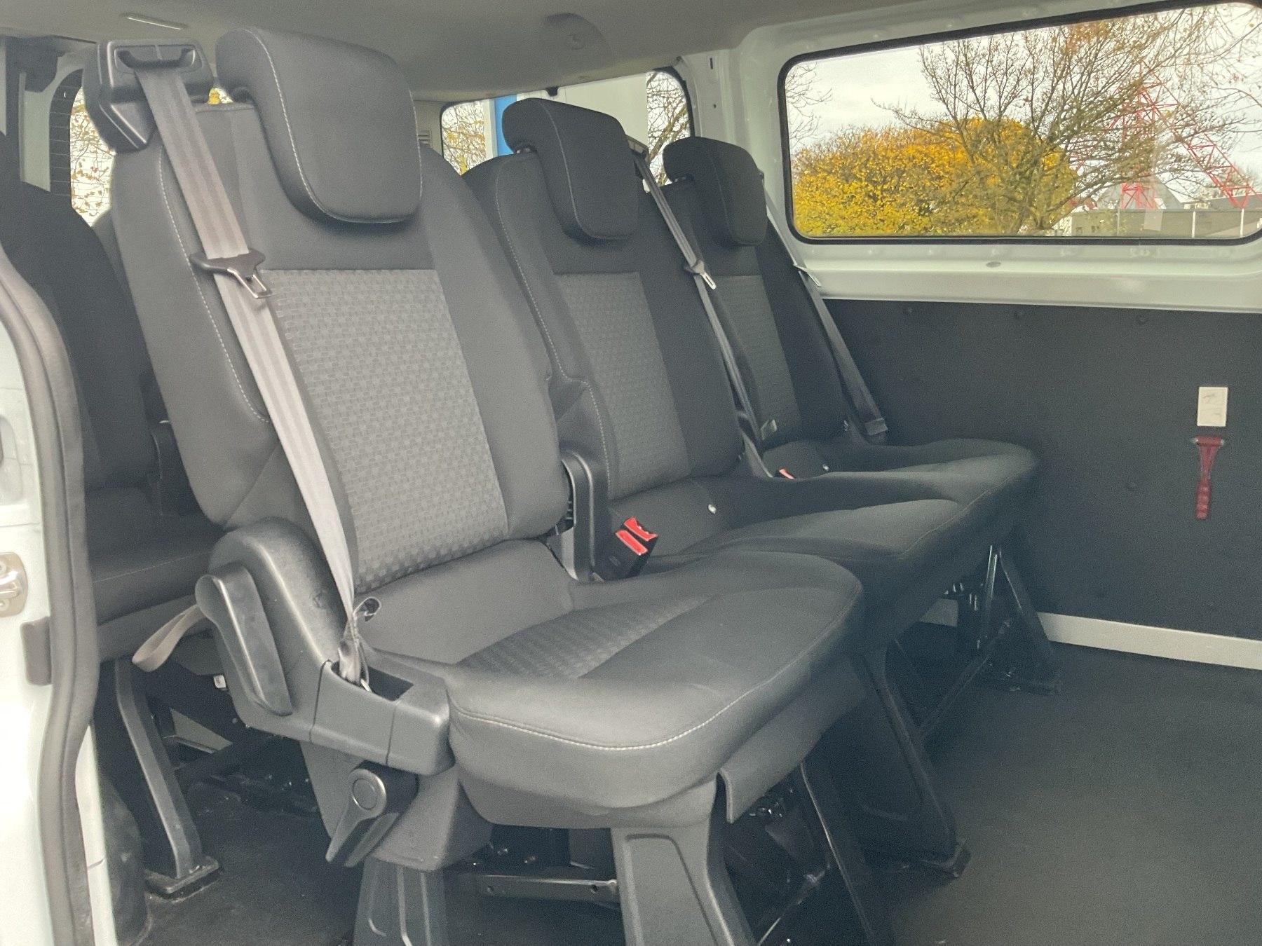 FORD 320L1 Kombi Trend 9-Sitzer AC*PDC FORD 320L1 Kombi Trend 9-Sitzer AC*PDC