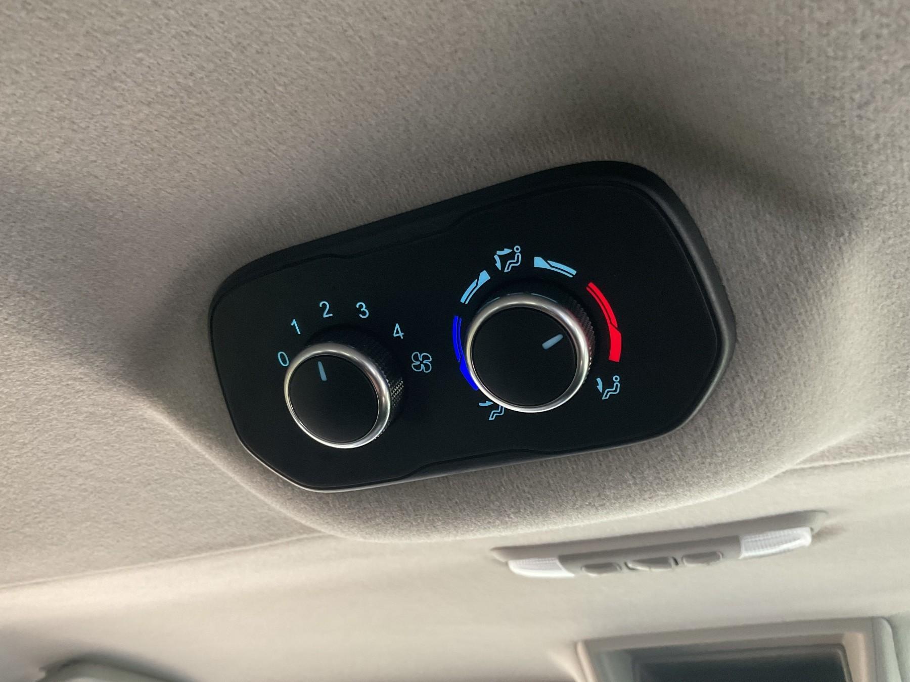 FORD 320L1 Kombi Trend 9-Sitzer AC*PDC FORD 320L1 Kombi Trend 9-Sitzer AC*PDC