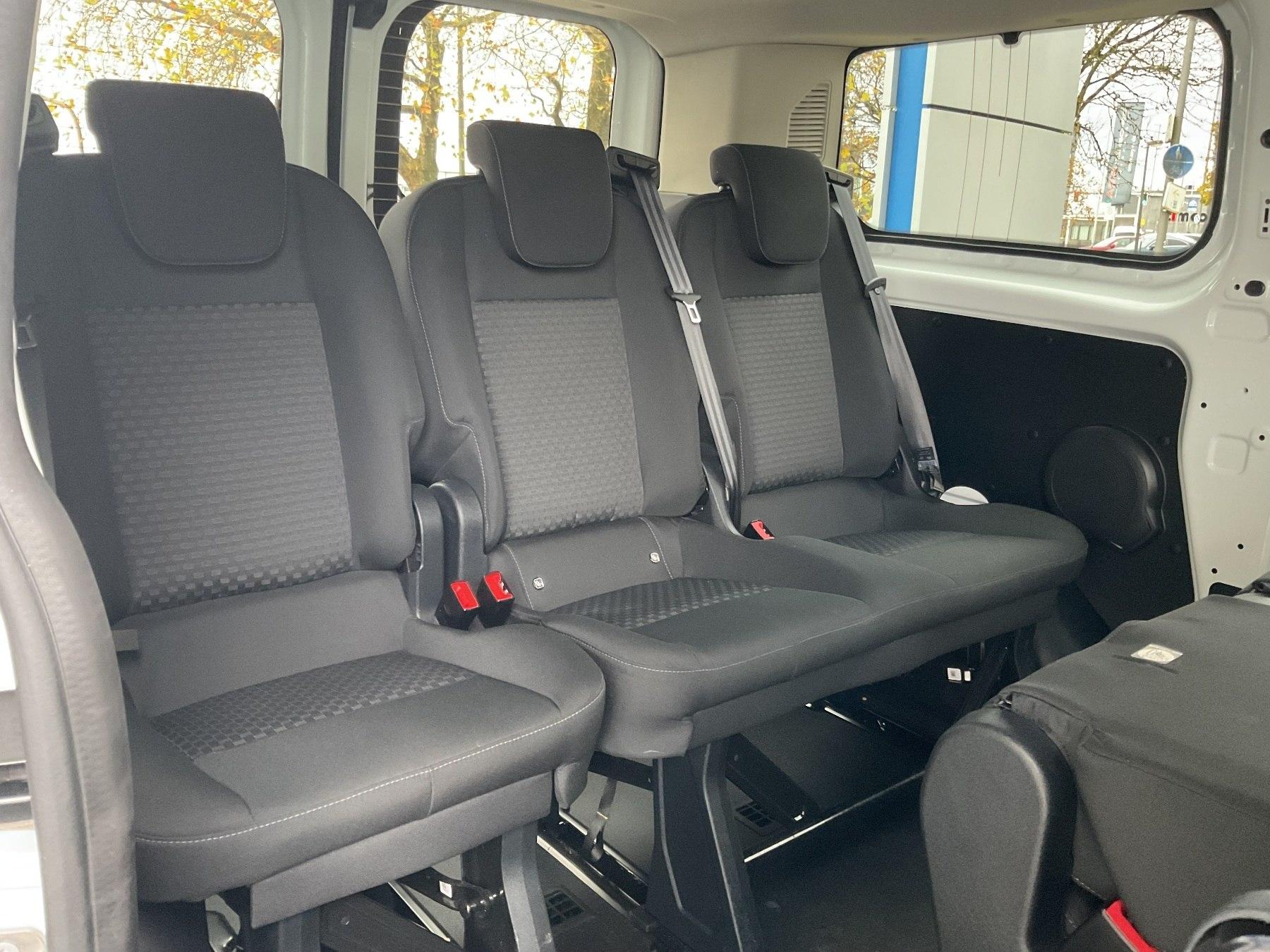 FORD 320L1 Kombi Trend 9-Sitzer AC*PDC FORD 320L1 Kombi Trend 9-Sitzer AC*PDC