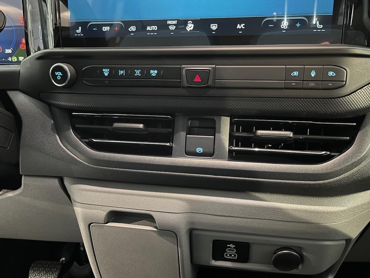 FORD KOMBI 320L2 Limited 2.0l 170PS Automatik FORD KOMBI 320L2 Limited 2.0l 170PS Automatik