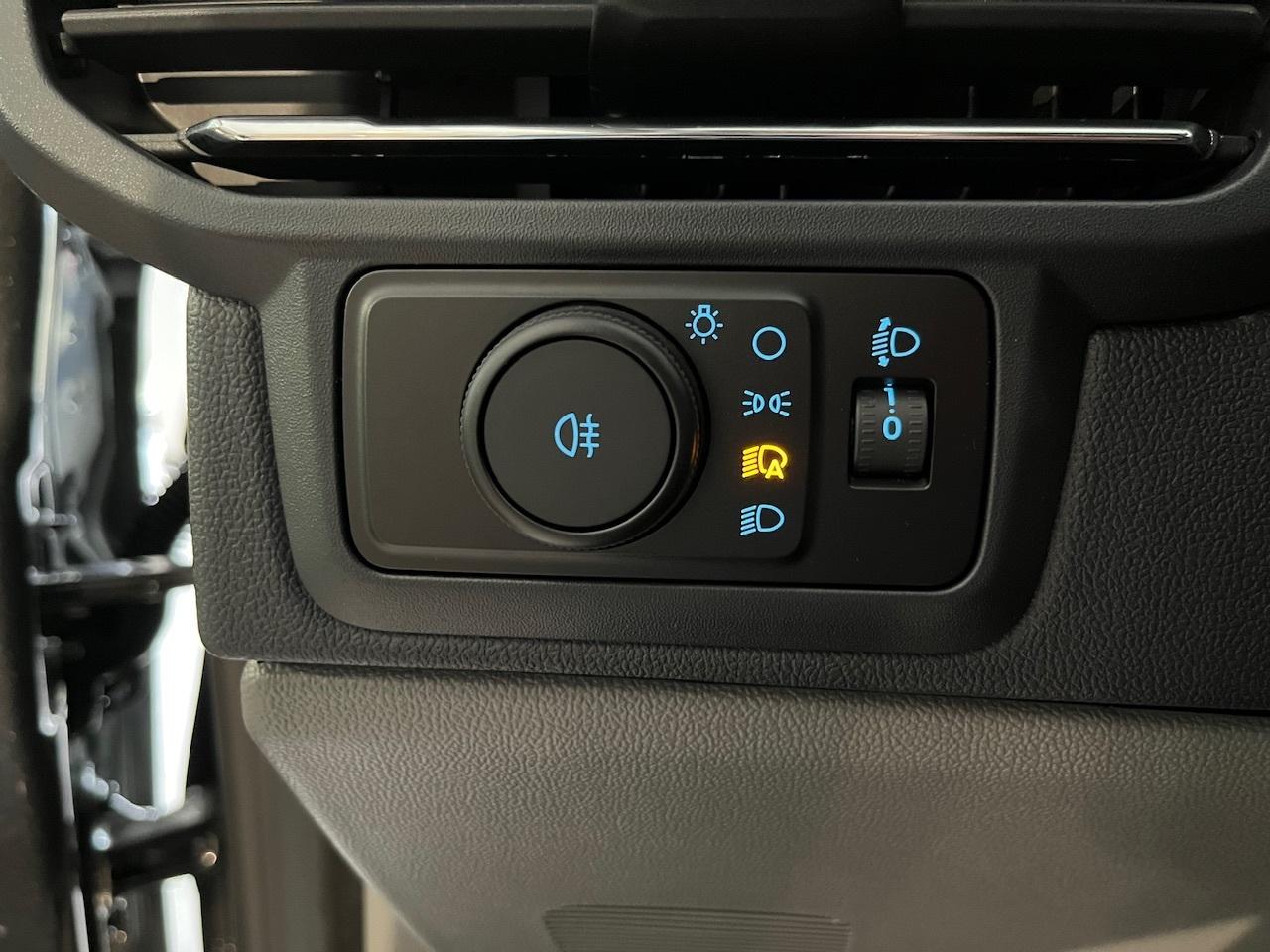 FORD KOMBI 320L2 Limited 2.0l 170PS Automatik FORD KOMBI 320L2 Limited 2.0l 170PS Automatik