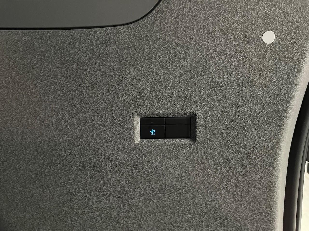 FORD KOMBI 320L2 Limited 2.0l 170PS Automatik FORD KOMBI 320L2 Limited 2.0l 170PS Automatik