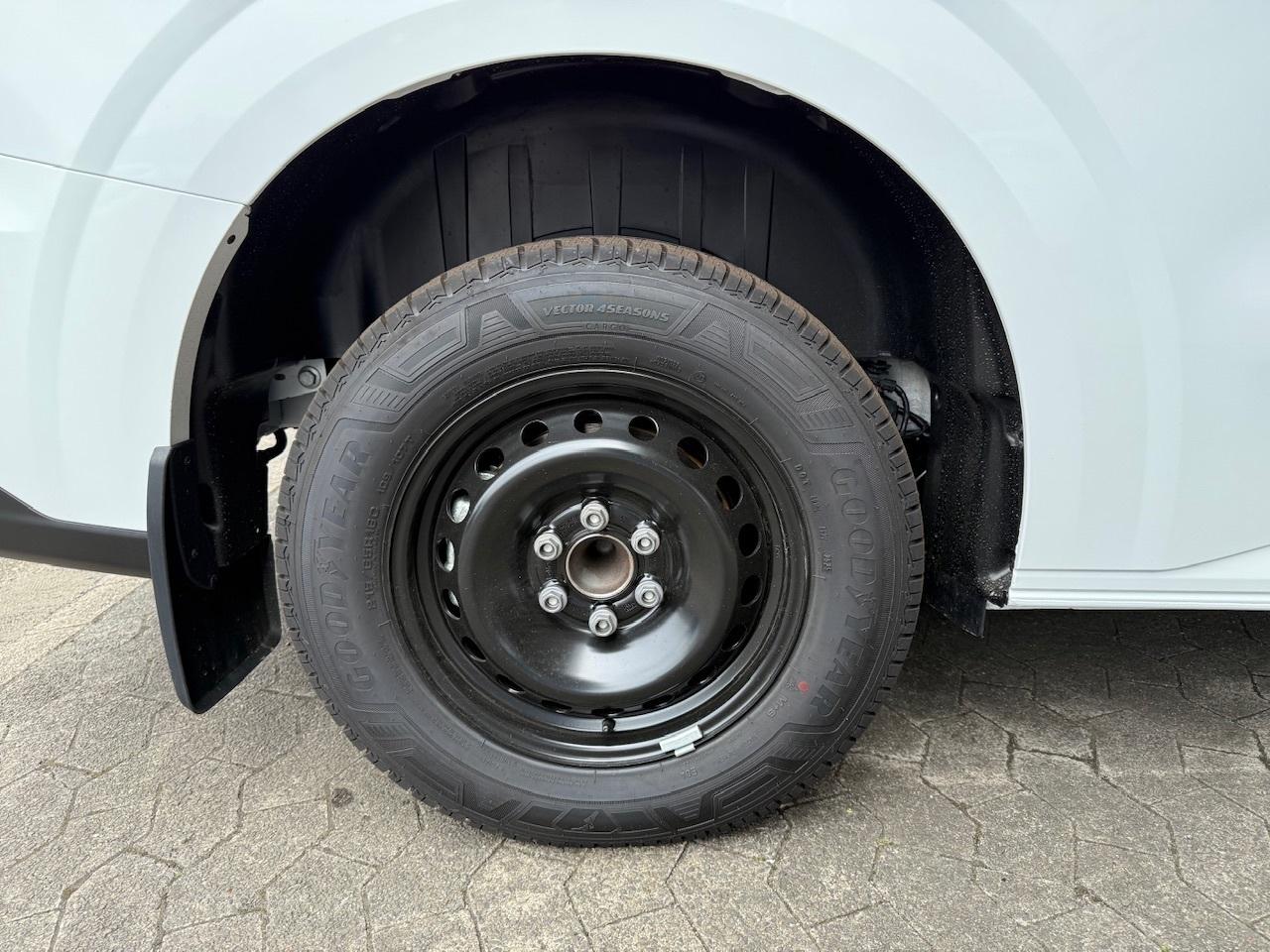 FORD KOMBI 320L2 TREND 2.0l 136 PS FORD KOMBI 320L2 TREND 2.0l 136 PS