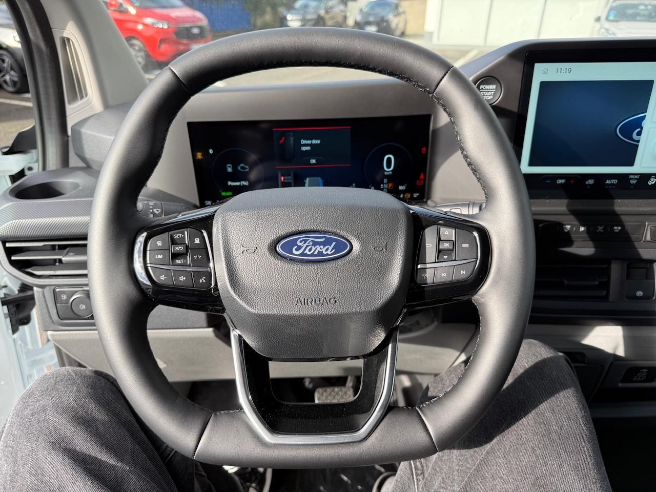 FORD Kastenwagen TREND PHEV 320L1 233PS Automatik FORD Kastenwagen TREND PHEV 320L1 233PS Automatik