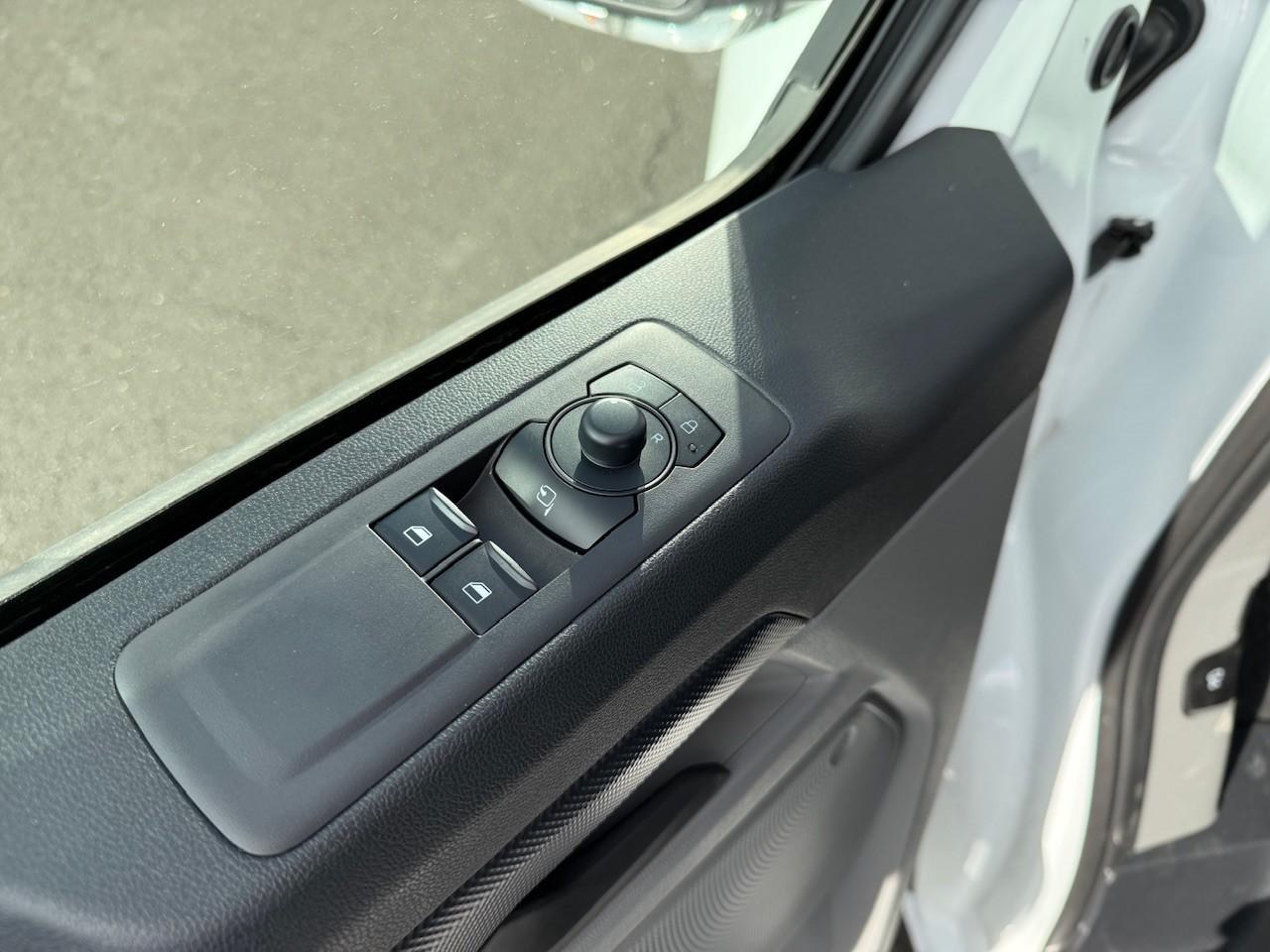 FORD Kastenwagen TREND PHEV 320L1 233PS Automatik FORD Kastenwagen TREND PHEV 320L1 233PS Automatik