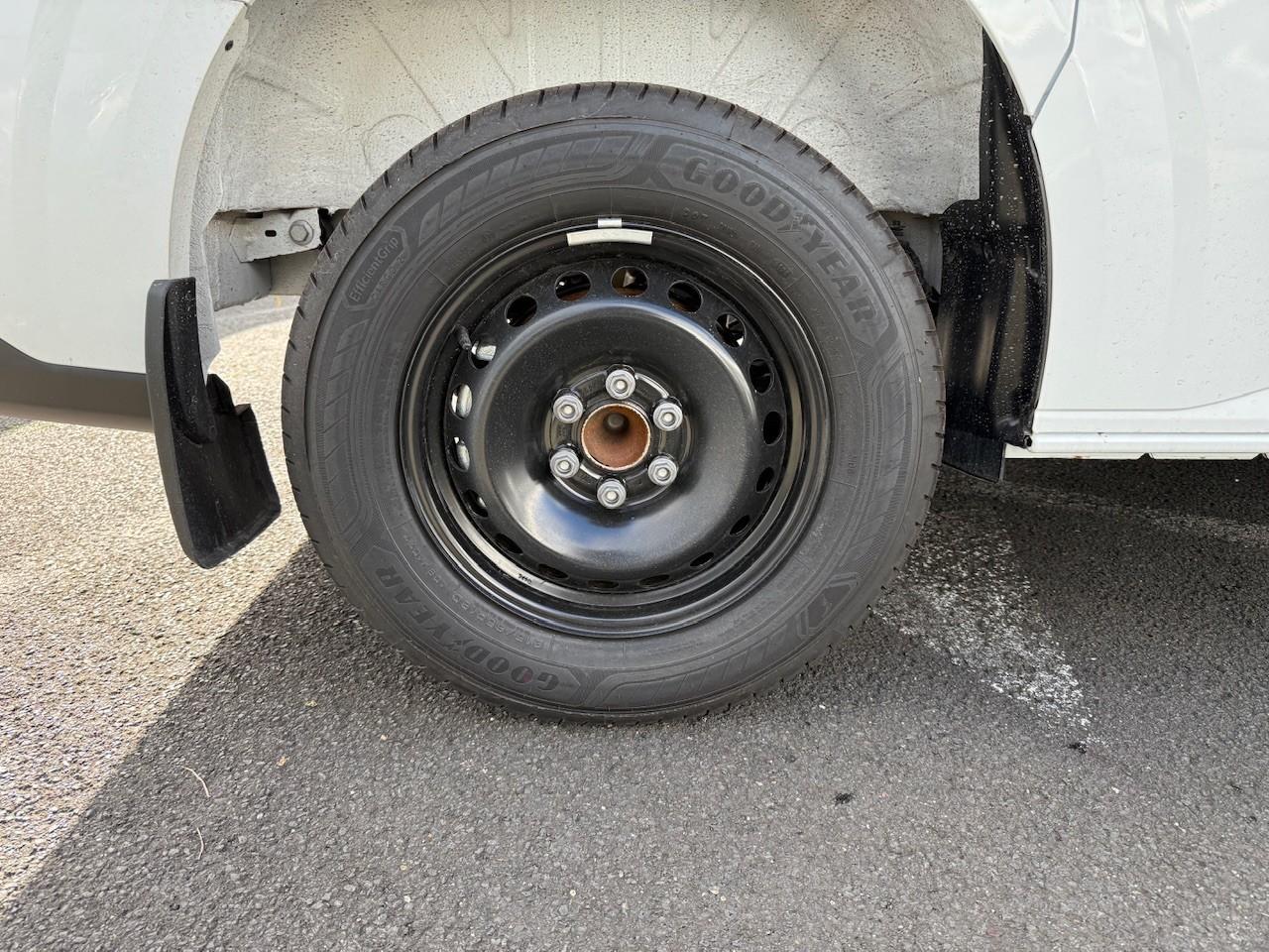 FORD Kastenwagen TREND PHEV 320L1 233PS Automatik FORD Kastenwagen TREND PHEV 320L1 233PS Automatik