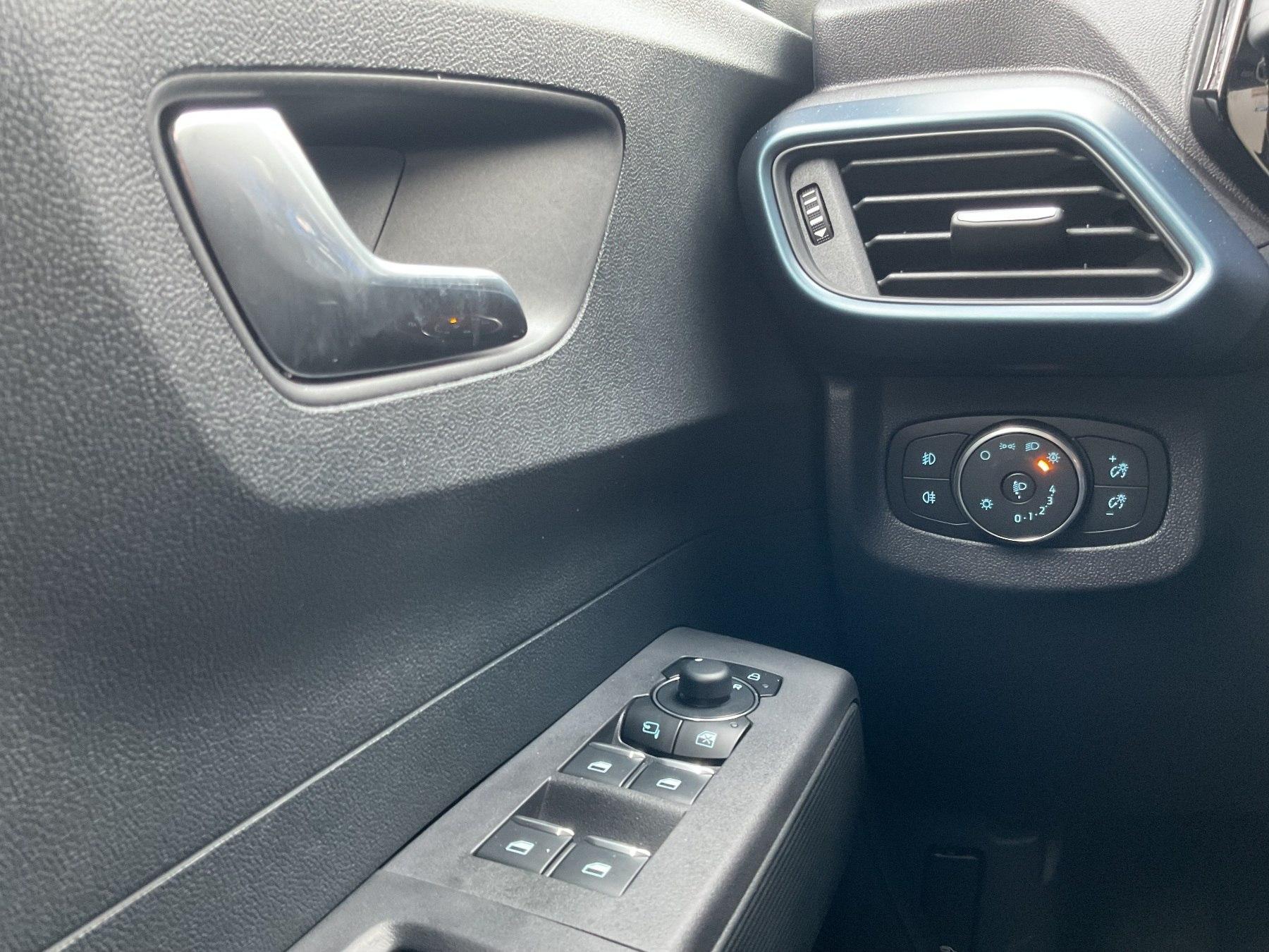 FORD Active *SHZ*ACC*NAVI*Ke*RFK*PDC* FORD Active *SHZ*ACC*NAVI*Ke*RFK*PDC*