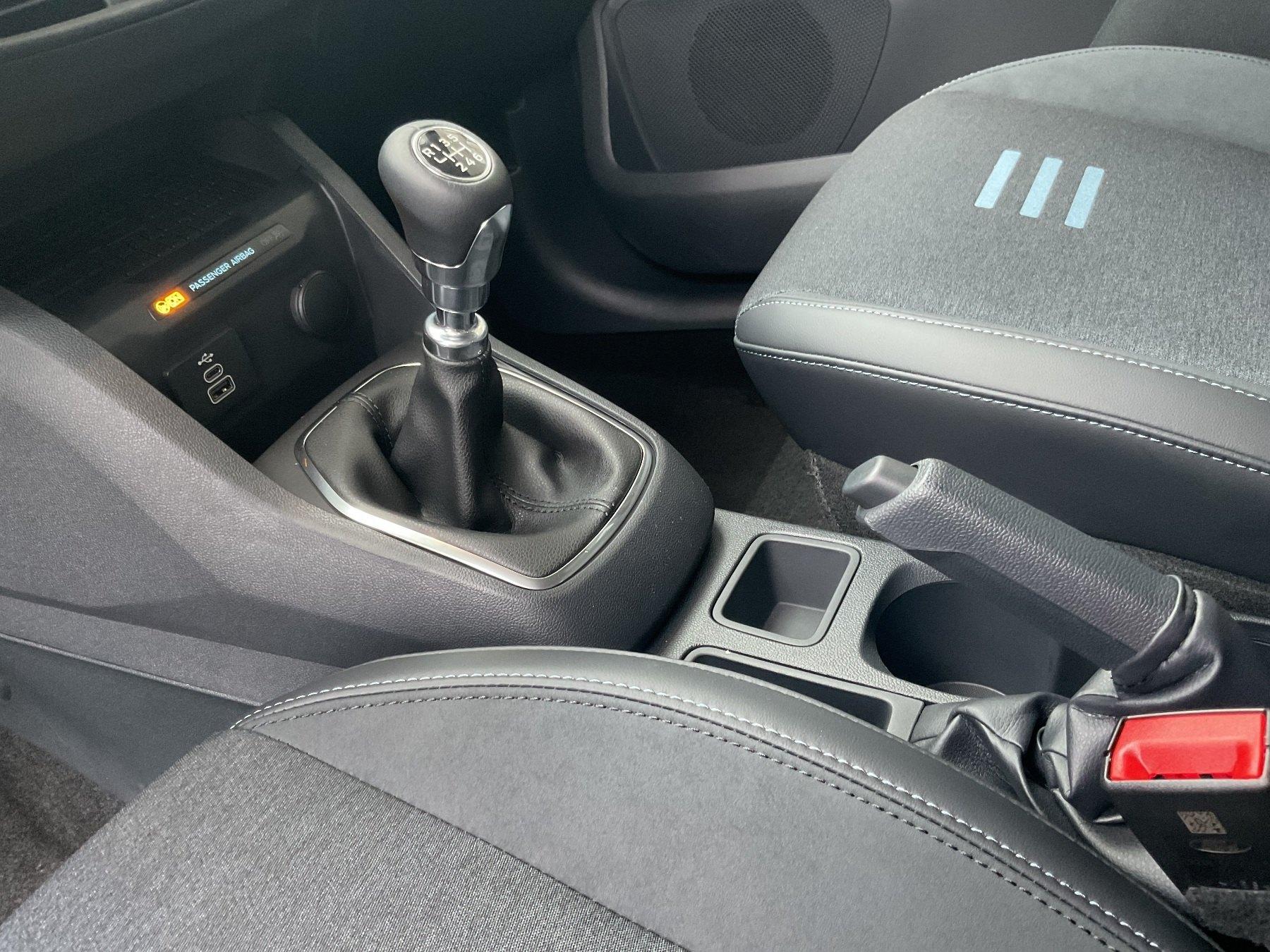 FORD Active *SHZ*ACC*NAVI*Ke*RFK*PDC* FORD Active *SHZ*ACC*NAVI*Ke*RFK*PDC*