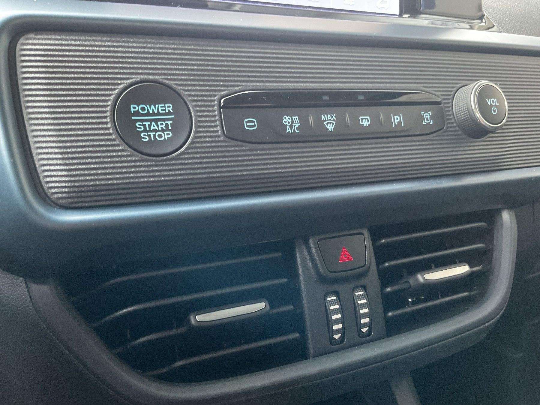 FORD Active *SHZ*ACC*NAVI*Ke*RFK*PDC* FORD Active *SHZ*ACC*NAVI*Ke*RFK*PDC*