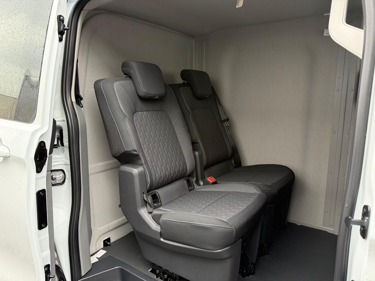 FORD Kasten Multicab 320 L1 136PS Automatik FORD Kasten Multicab 320 L1 136PS Automatik