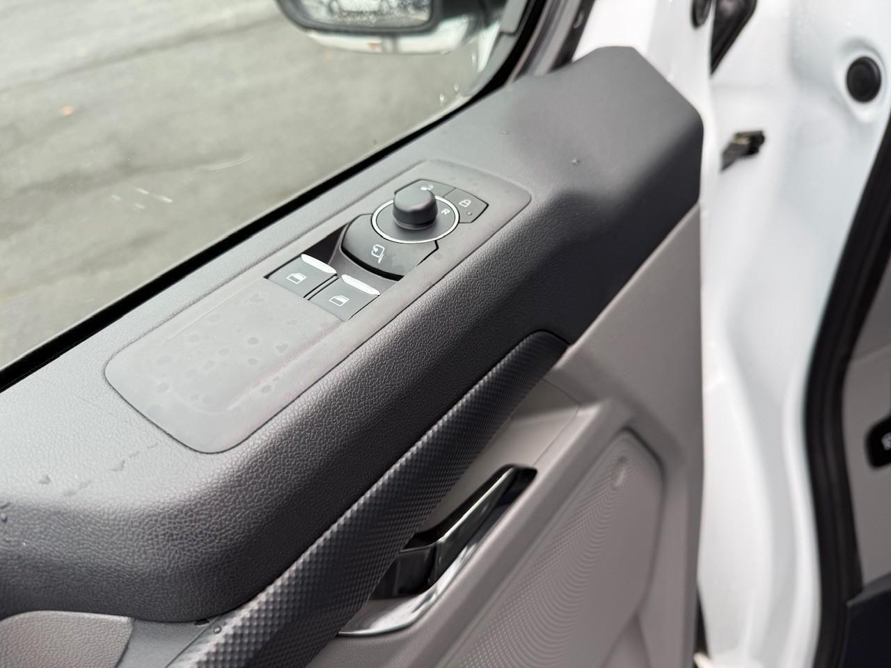 FORD Kasten Multicab 320 L1 136PS Automatik FORD Kasten Multicab 320 L1 136PS Automatik