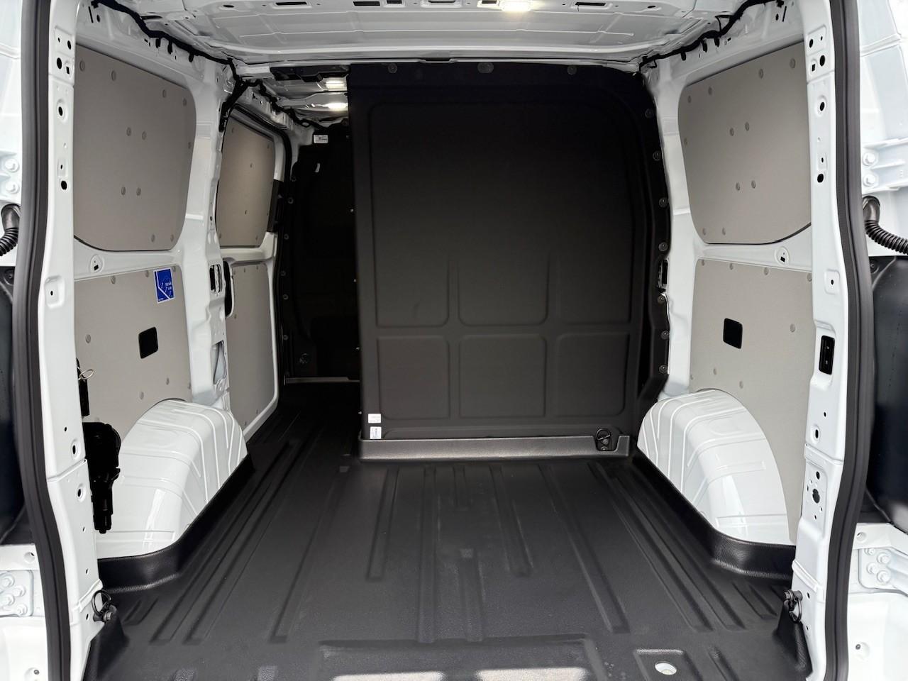 FORD Kasten Multicab 320 L1 136PS Automatik FORD Kasten Multicab 320 L1 136PS Automatik