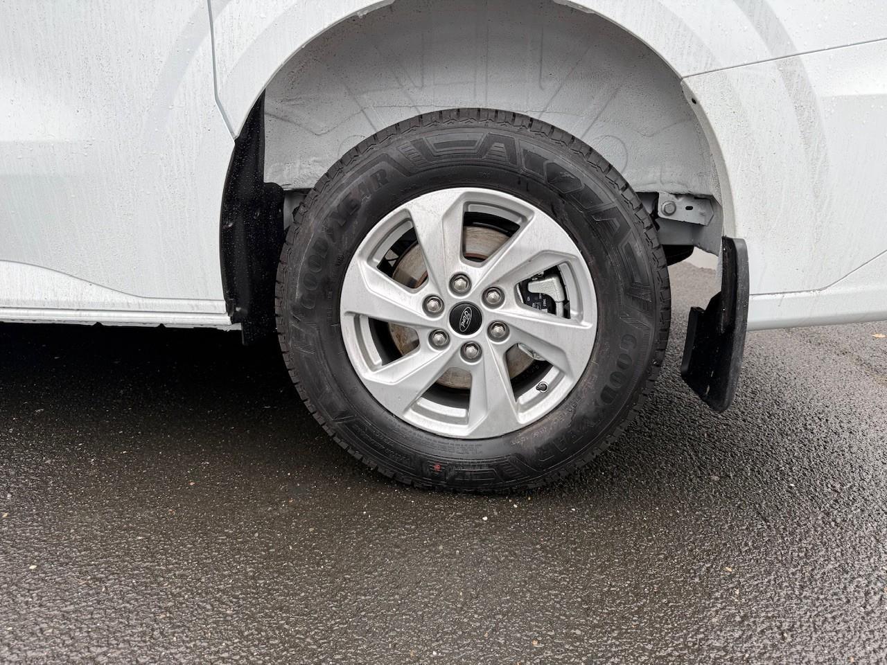 FORD Kasten Multicab 320 L1 136PS Automatik FORD Kasten Multicab 320 L1 136PS Automatik