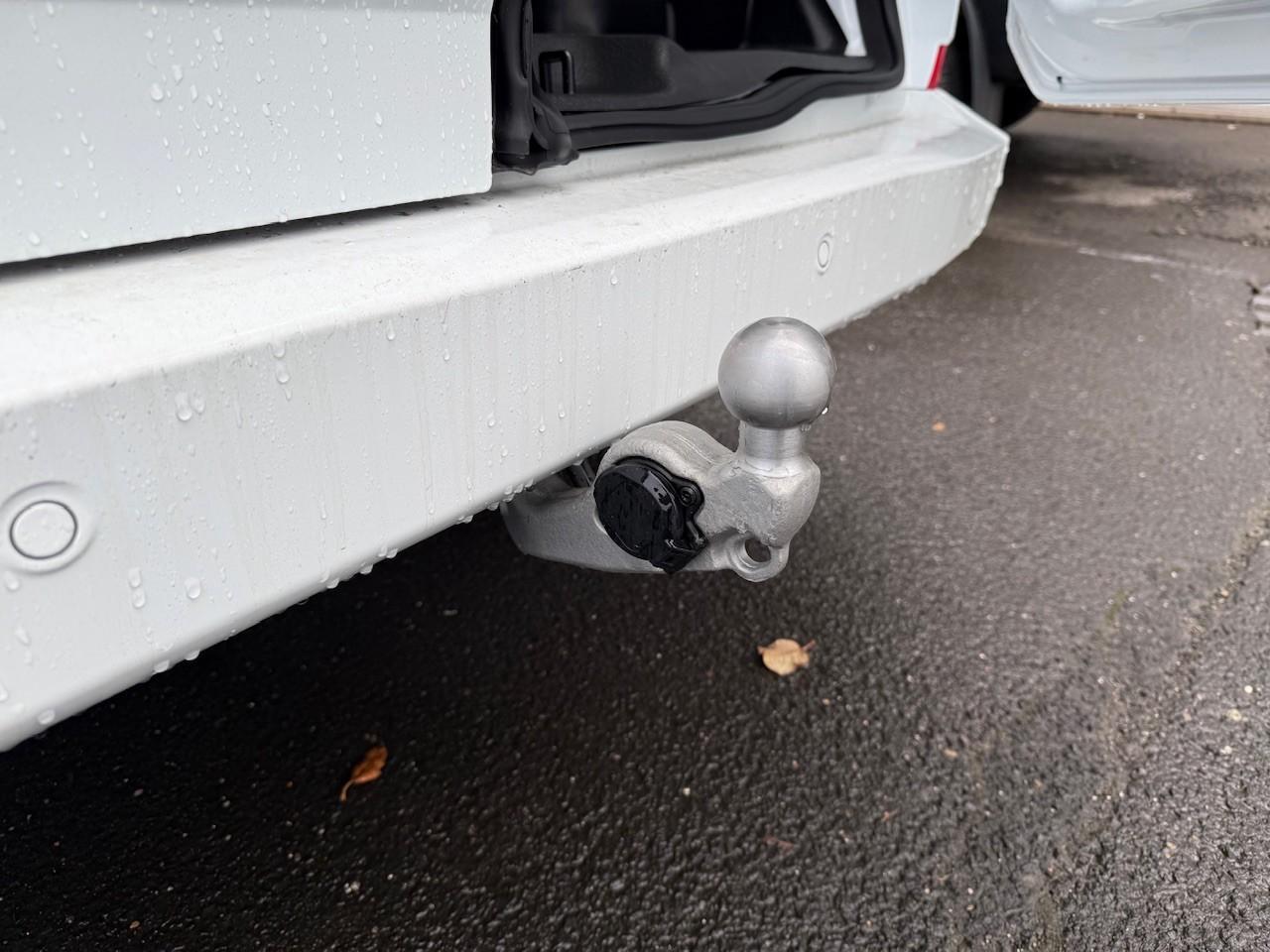 FORD Kasten Multicab 320 L1 136PS Automatik FORD Kasten Multicab 320 L1 136PS Automatik