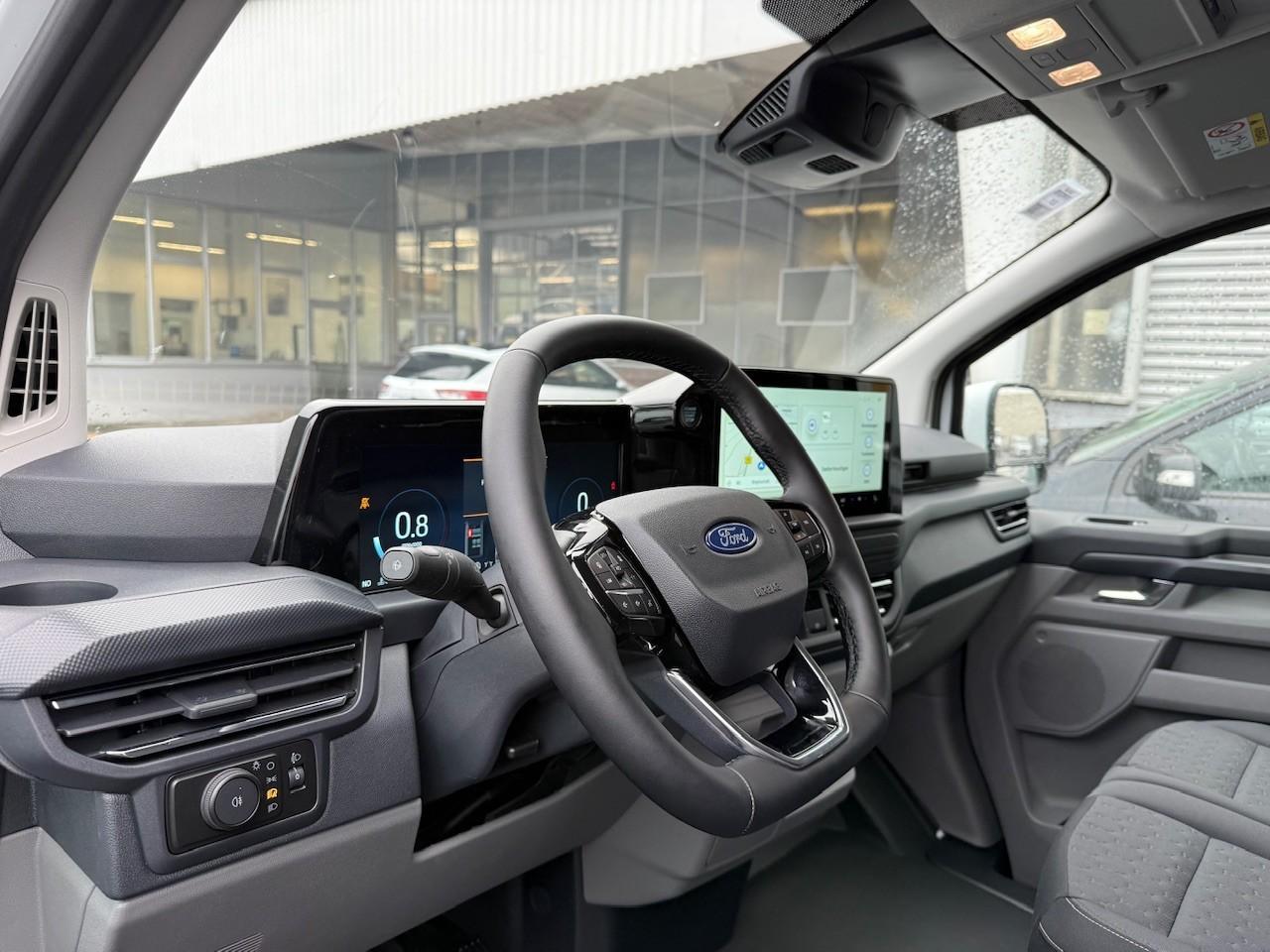 FORD Kasten Multicab 320 L1 136PS Automatik FORD Kasten Multicab 320 L1 136PS Automatik