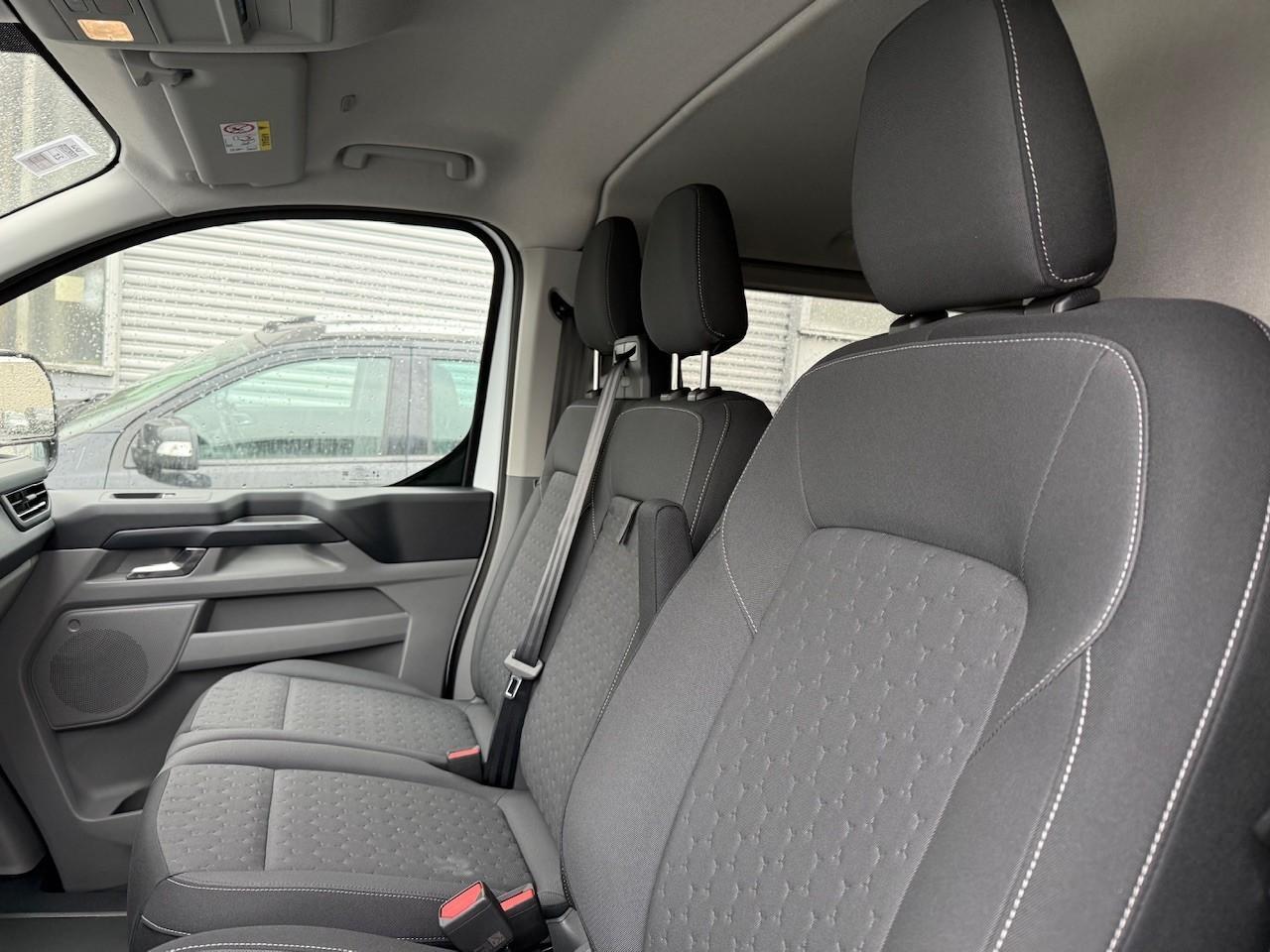 FORD Kasten Multicab 320 L1 136PS Automatik FORD Kasten Multicab 320 L1 136PS Automatik