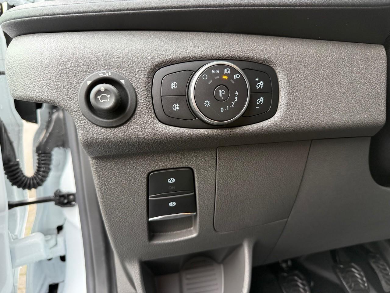 FORD DoKa Pritsche TREND 350L3 *AHK *GJR FORD DoKa Pritsche TREND 350L3 *AHK *GJR